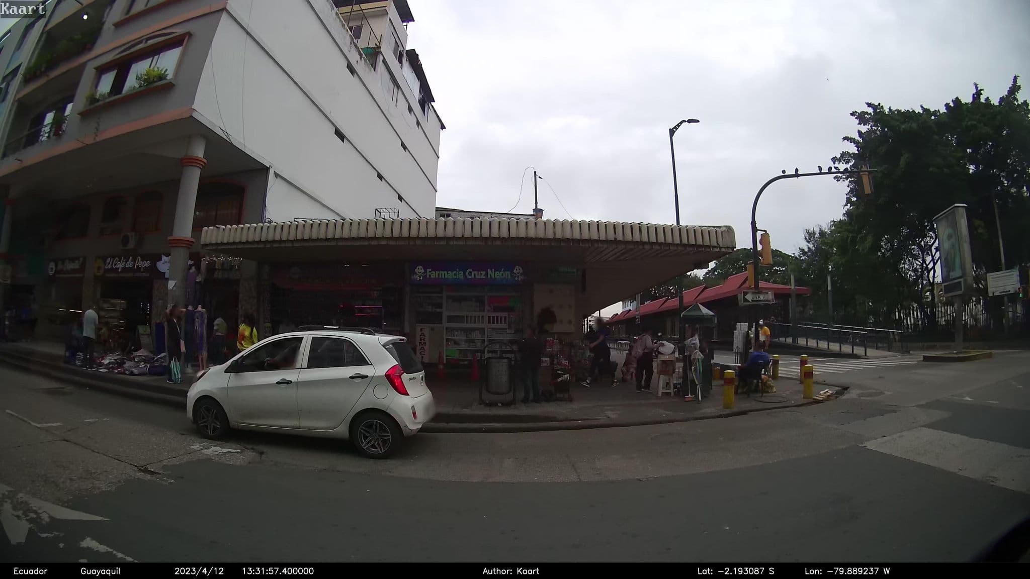 Street view near Hotel Dolíeia, Guayaquil — © kaart_2 (CC BY-SA · Mapillary)