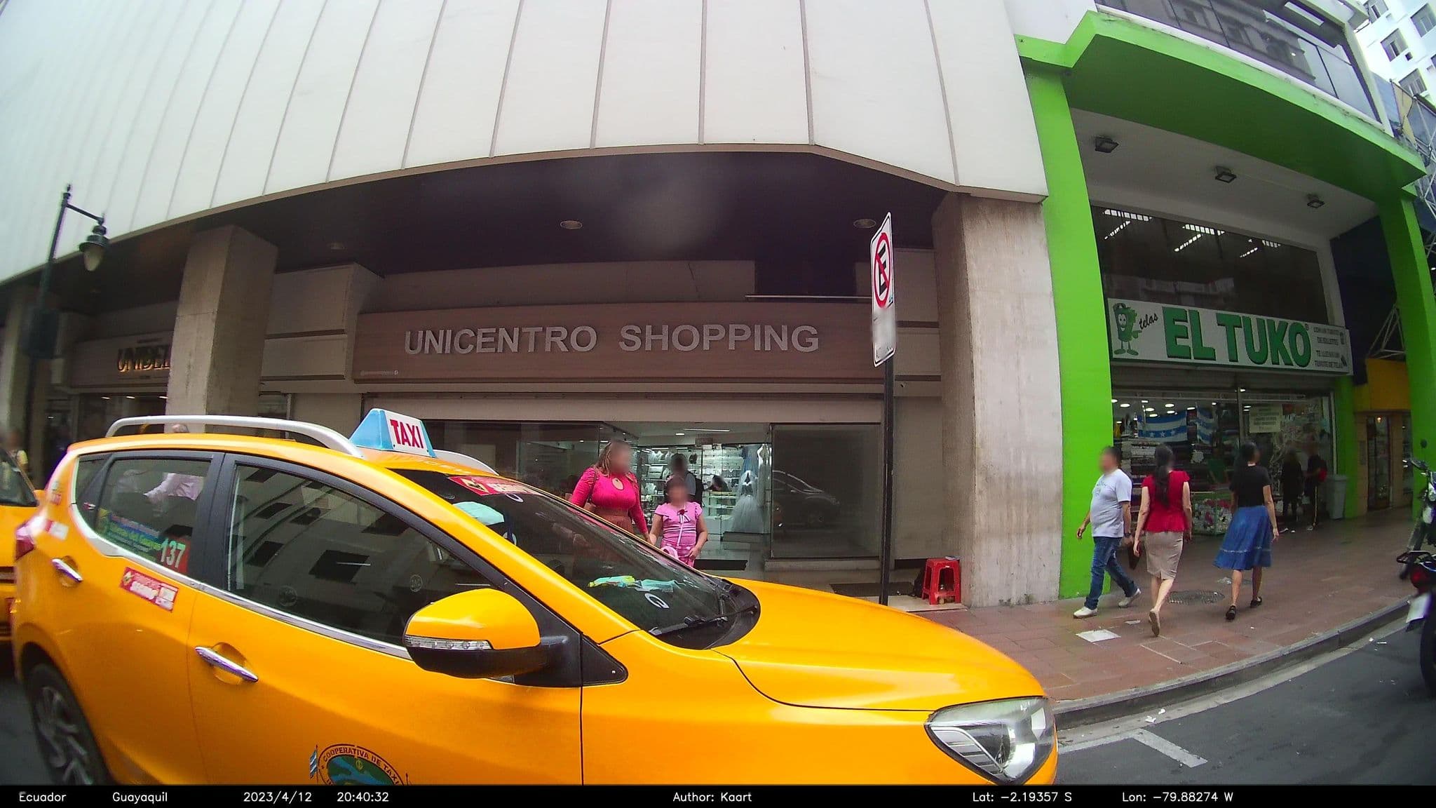 Street view near Hotel Doral, Guayaquil — © kaart_2 (CC BY-SA · Mapillary)