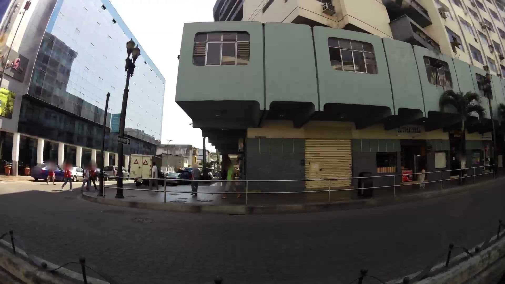 Street view near Hotel Galería, Guayaquil