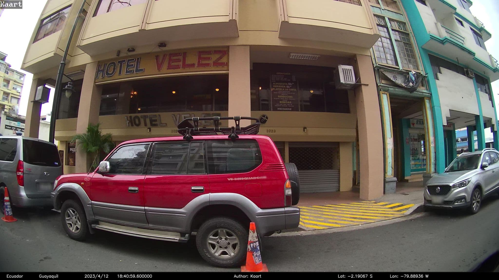 Street view near Hotel Velez, Guayaquil