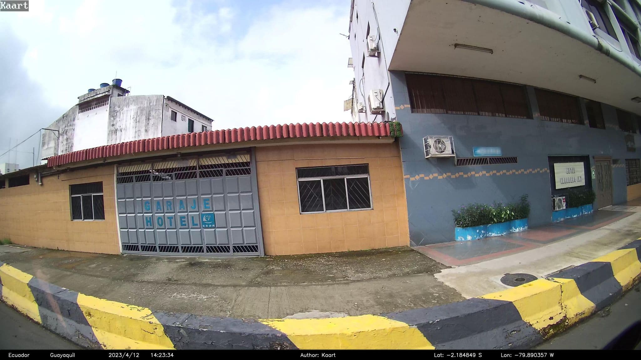 Street view near Hotel Varadero, Guayaquil — © kaart_2 (CC BY-SA · Mapillary)