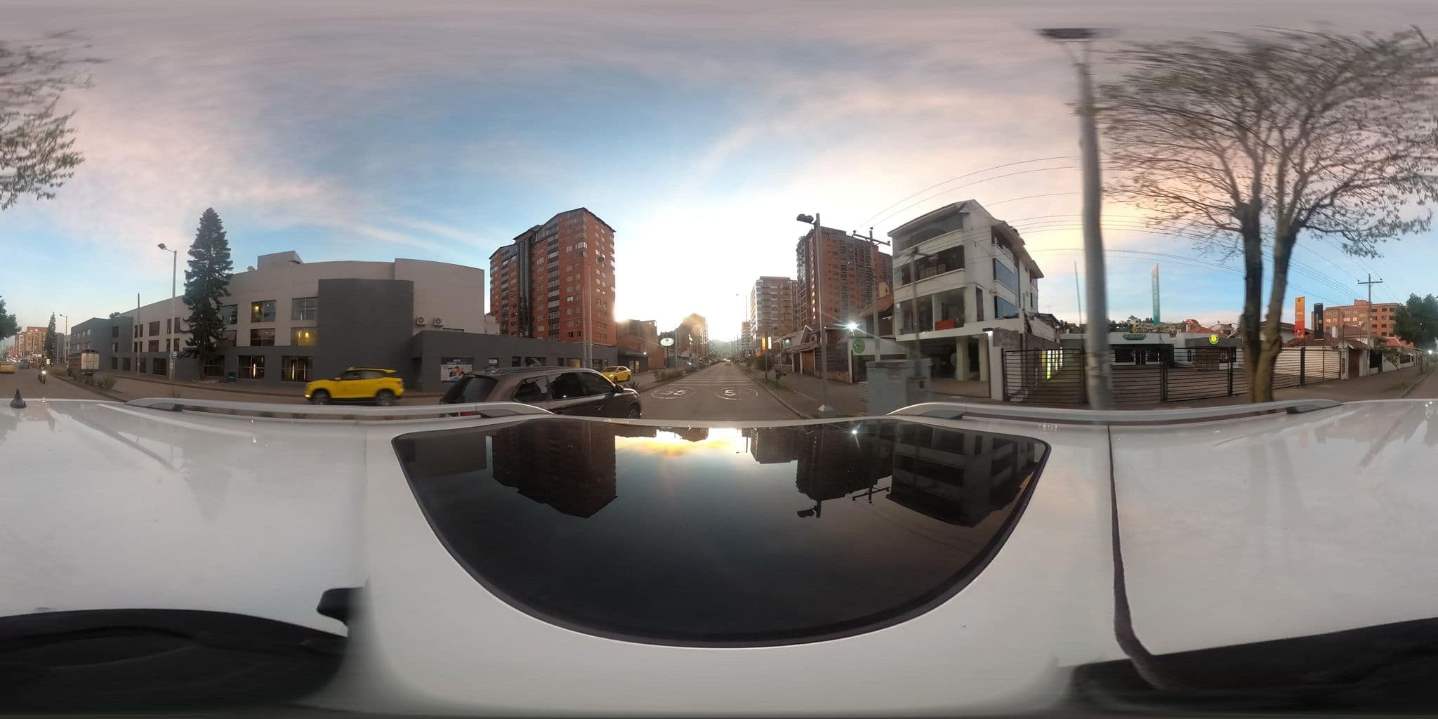Street view near Hotel Oro Verde, Cuenca — © Hopen111 (CC BY-SA · Mapillary)