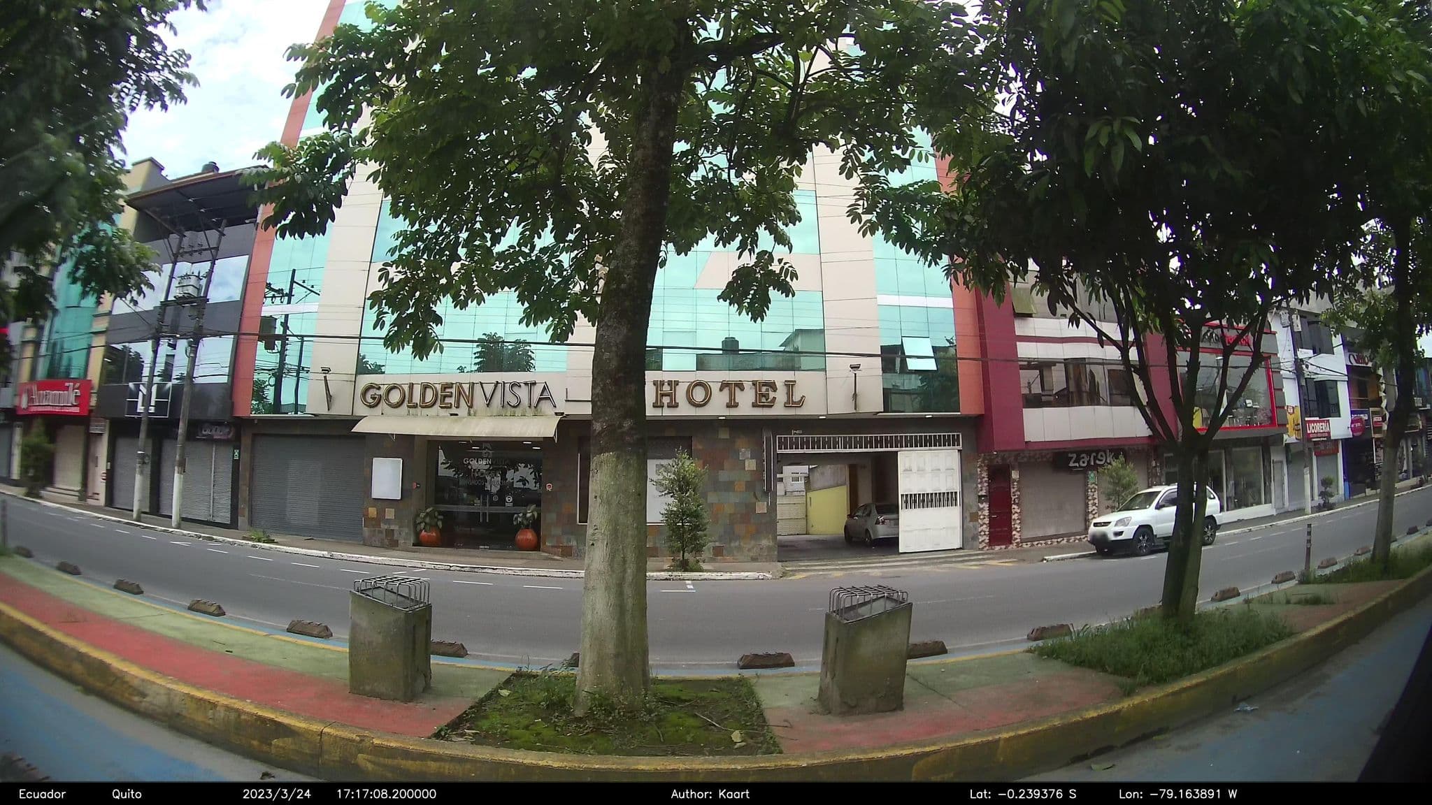 Street view near Hotel Golden Vista, Santo Domingo de los Colorados