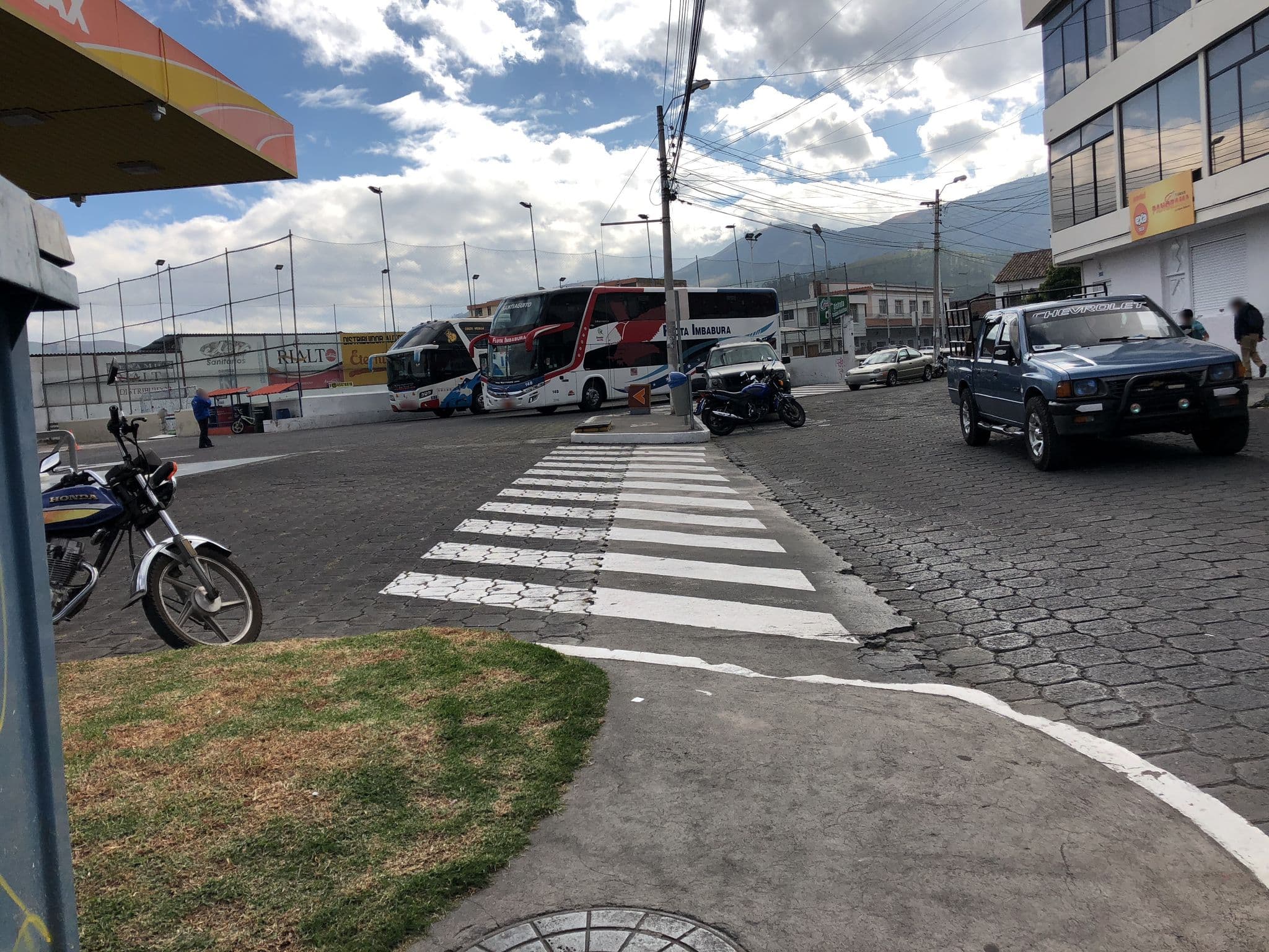 Street view near Eventos Tangan, Ibarra — © rogerg (CC BY-SA · Mapillary)