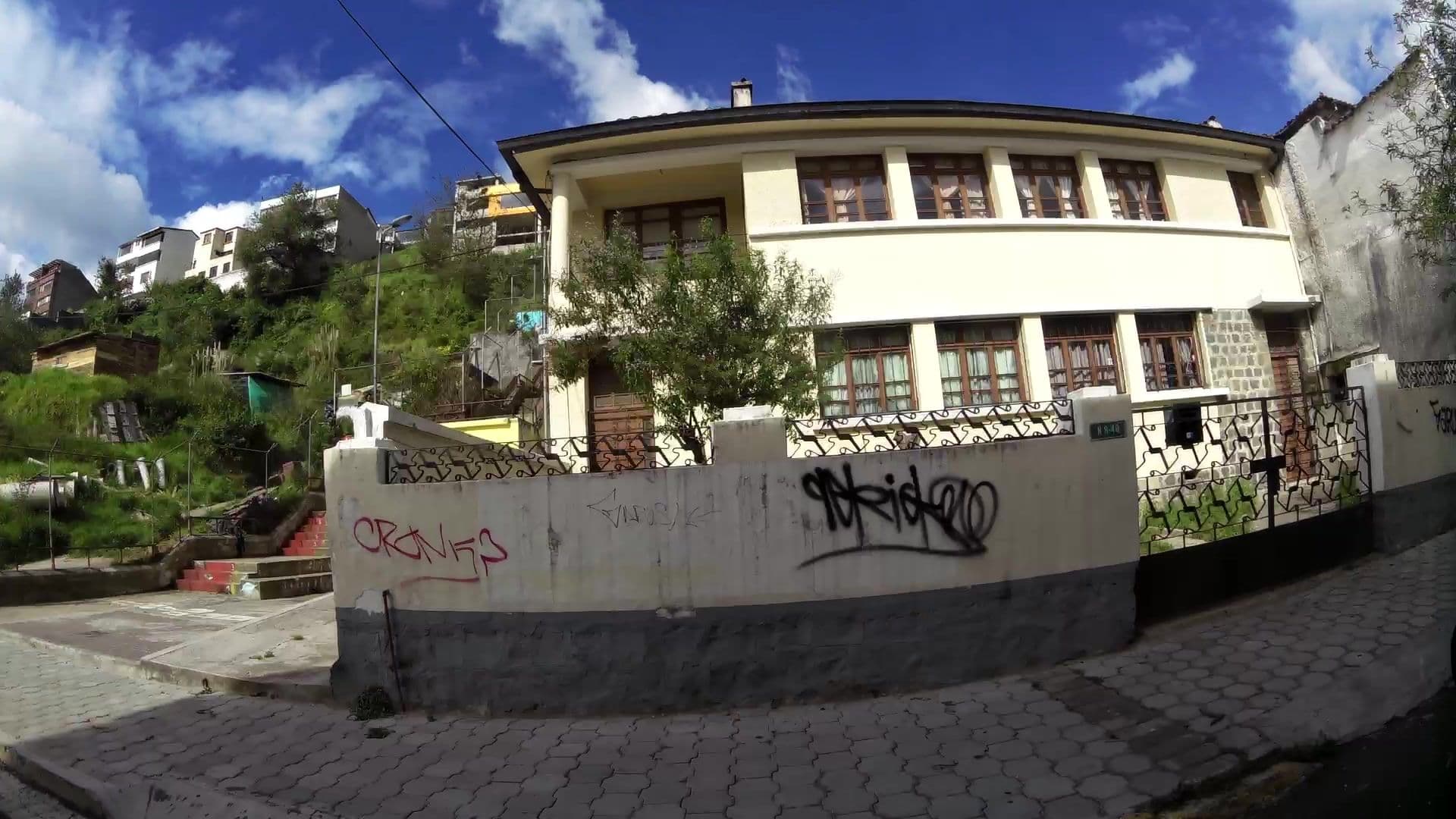 Street view near Friendly House & Hostel 2, Quito — © kaartcam (CC BY-SA · Mapillary)