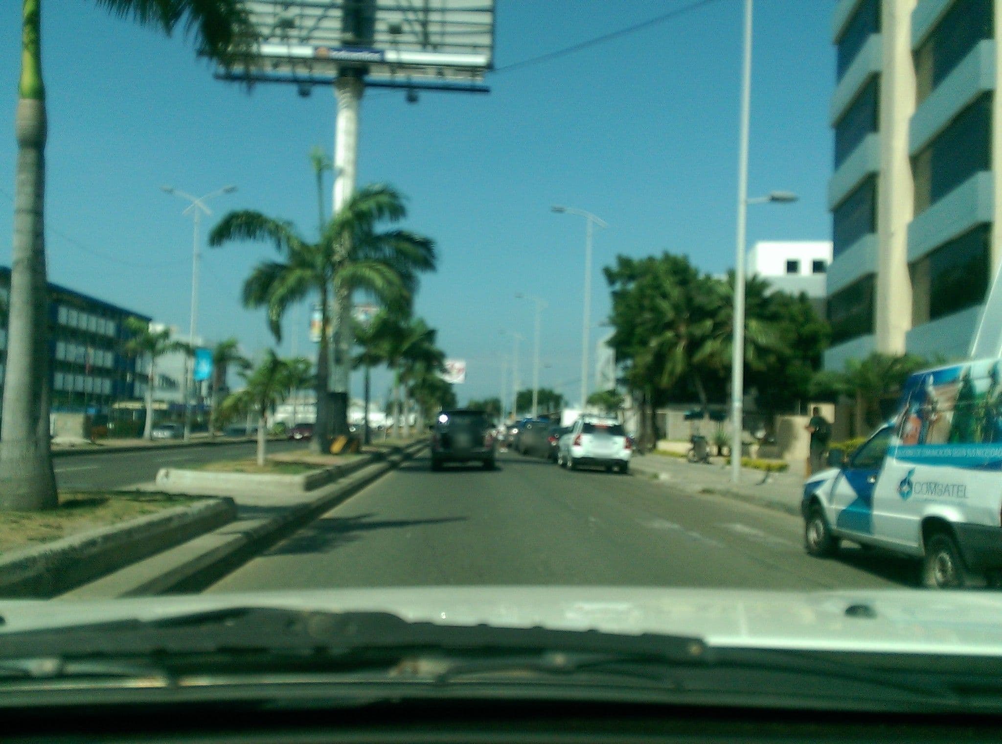 Street view near Hostal Alexandria, Manta — © alejoc (CC BY-SA · Mapillary)