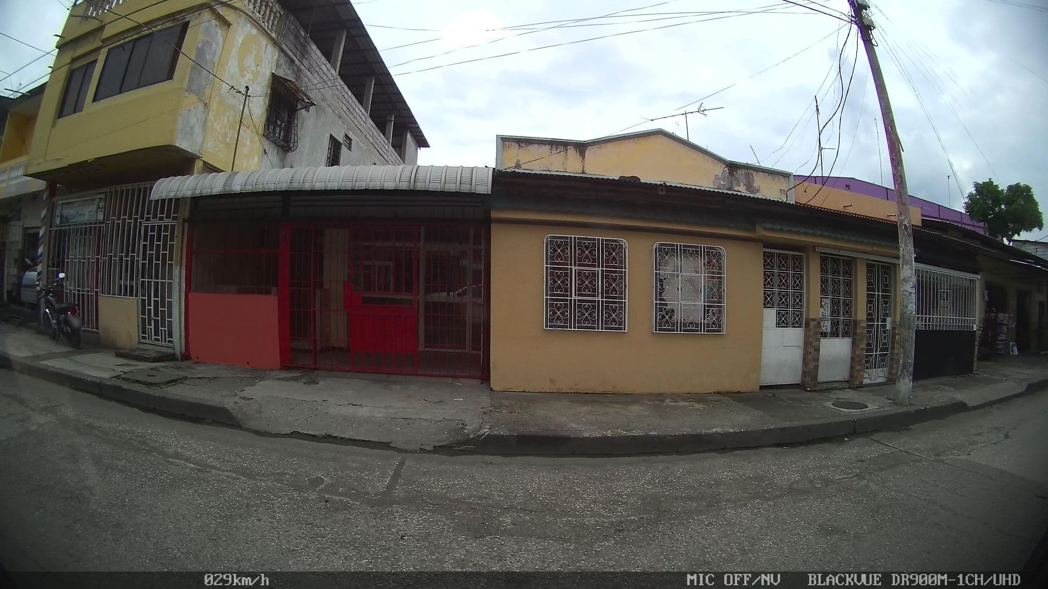Street view near Hotel de la E, Guayaquil