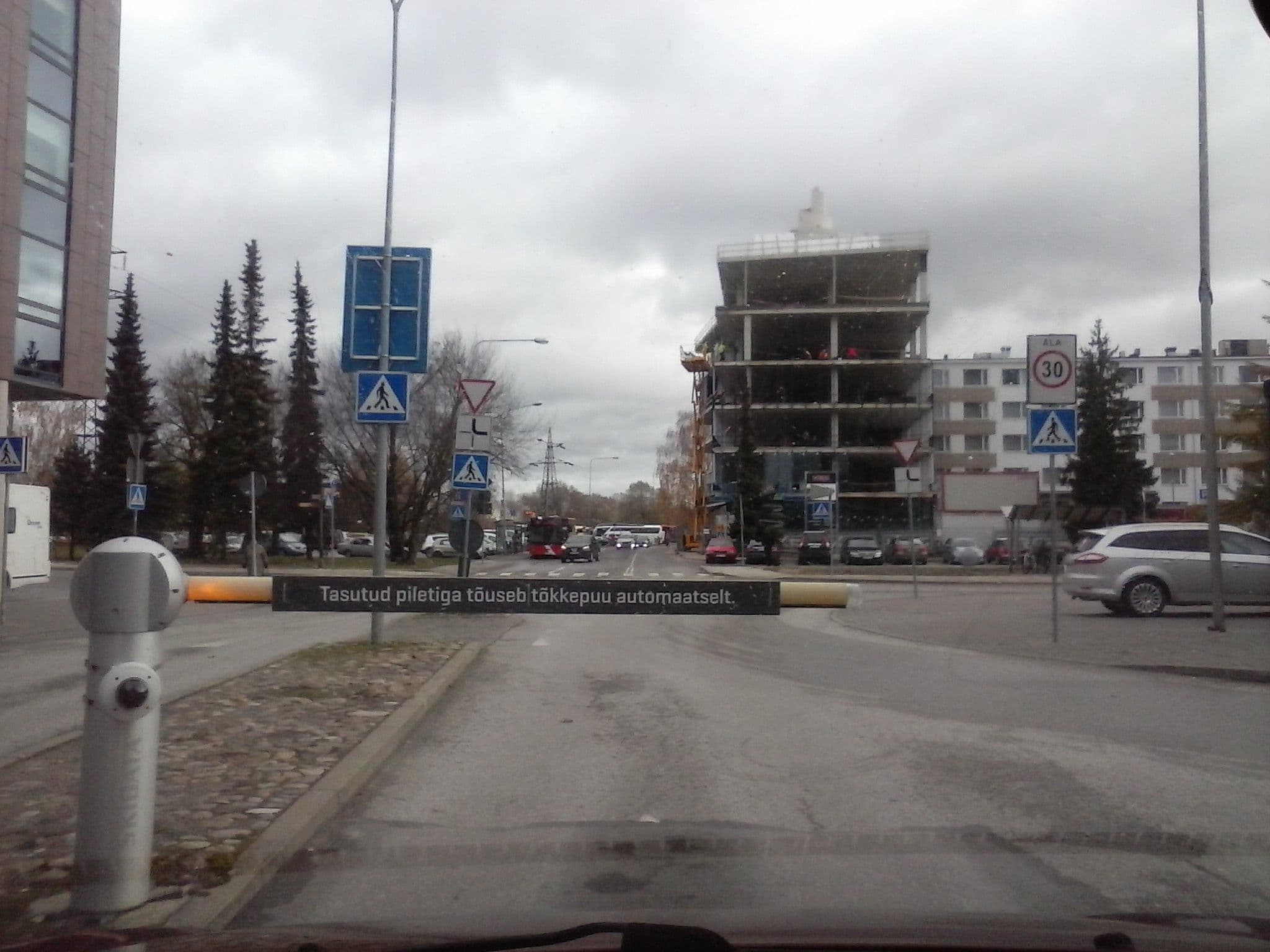 Street view near Hotell Dorpat, Tartu — © black (CC BY-SA · Mapillary)