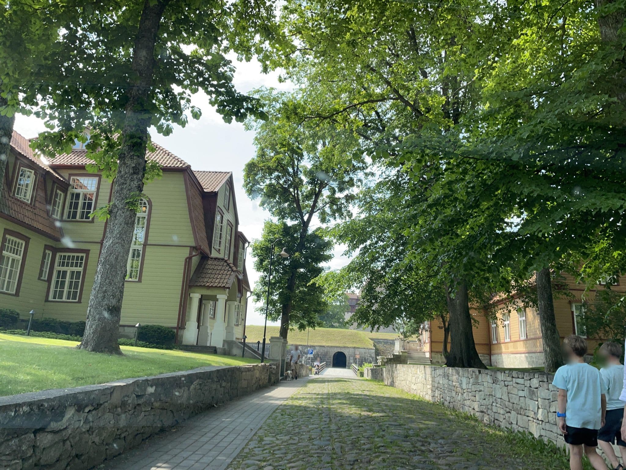 Street view near Ekesparre Residents Hotell, Kuressaare — © kino (CC BY-SA · Mapillary)