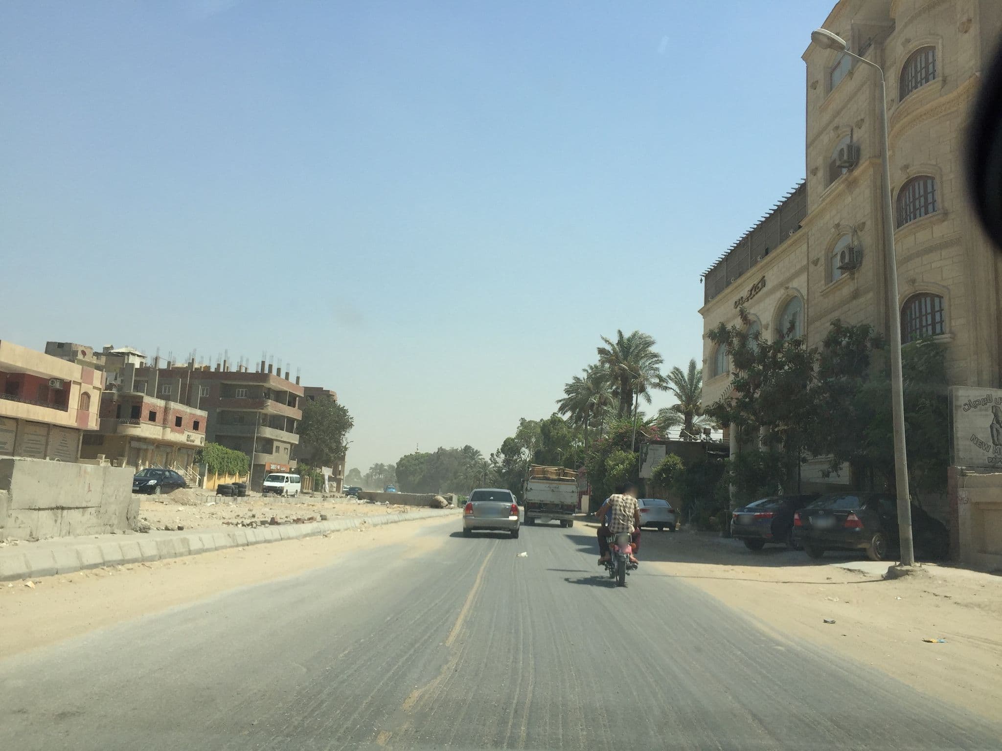Street view near Pyramids Plateau, Abū an Numrus — © aymanali (CC BY-SA · Mapillary)