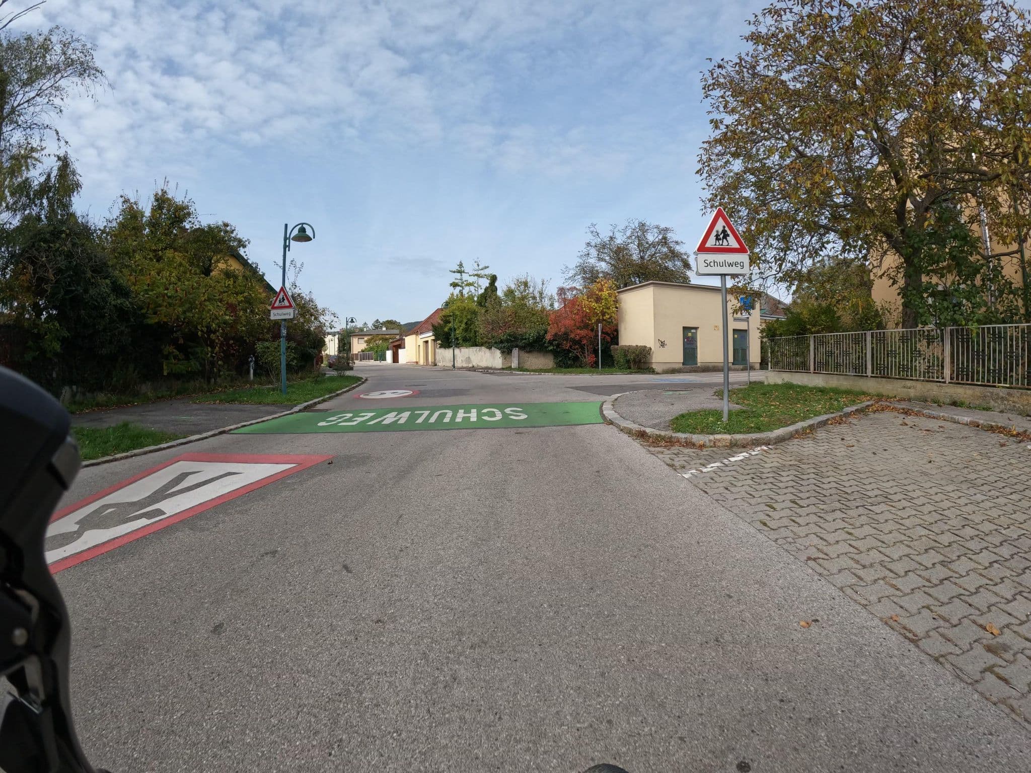 Street view near Haus am Mühlfeld, Pfaffstätten — © erias (CC BY-SA · Mapillary)