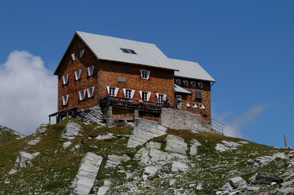 Neue Reichenberger Hütte (via Wikimedia Commons, CC BY-SA 3.0)
