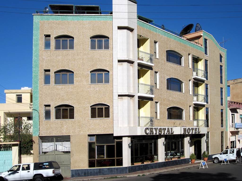 Crystal Hotel فندق كريستال (via Wikimedia Commons, CC BY 2.0)
