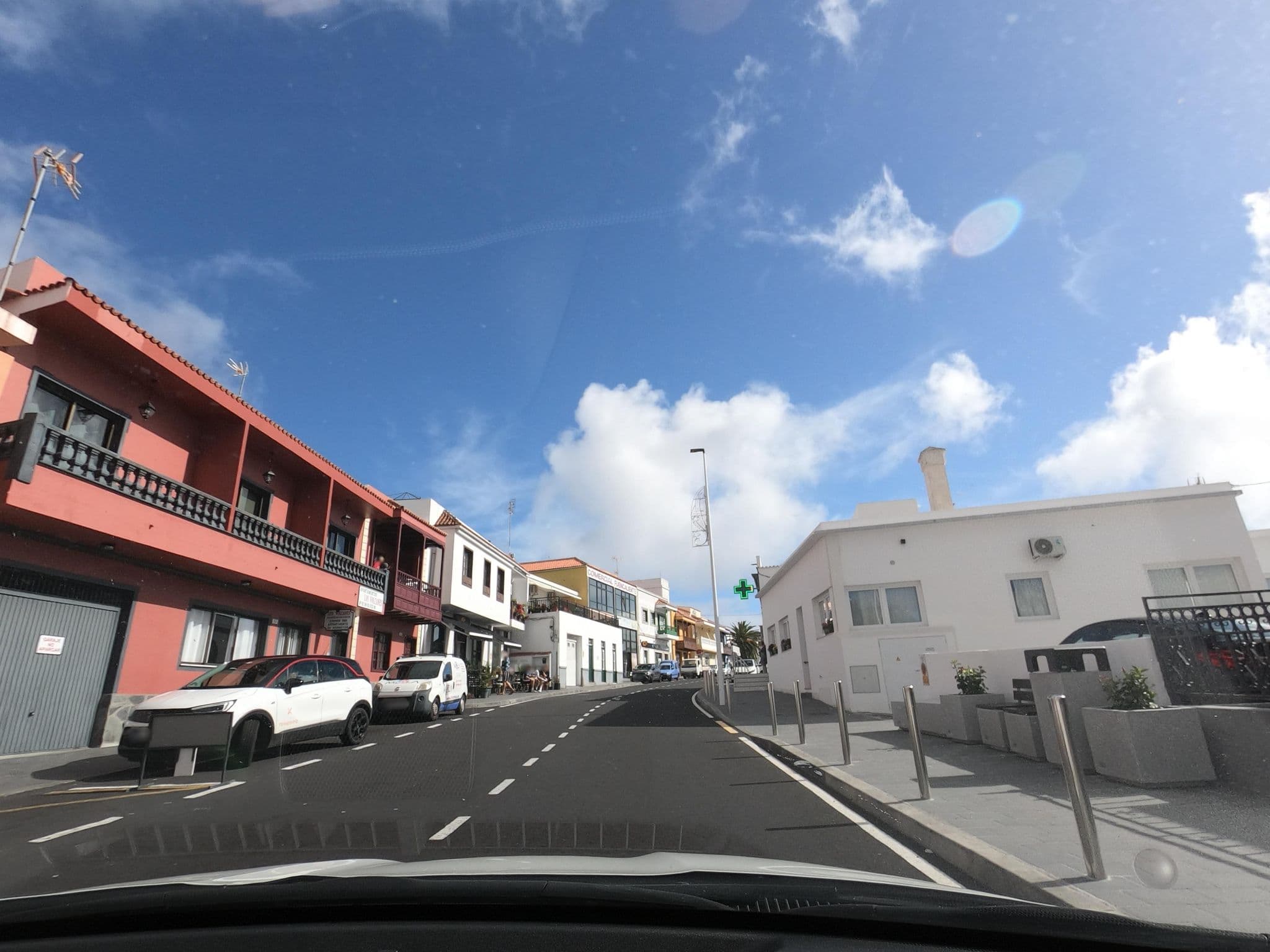 Street view near Pensión Los Volcanes, Fuencaliente de la Palma — © mcliquid (CC BY-SA · Mapillary)
