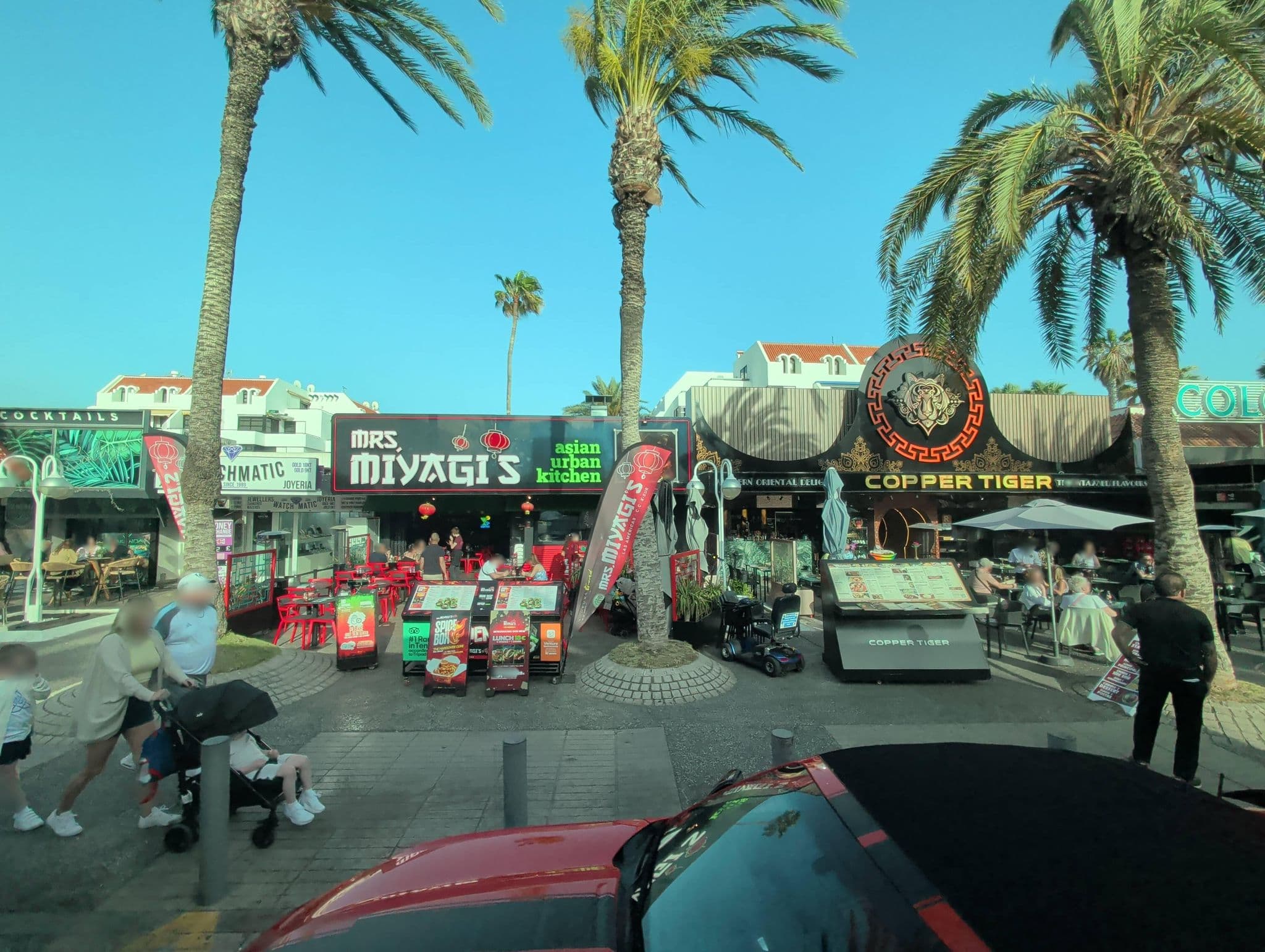 Street view near Colon II, Playa de las Américas