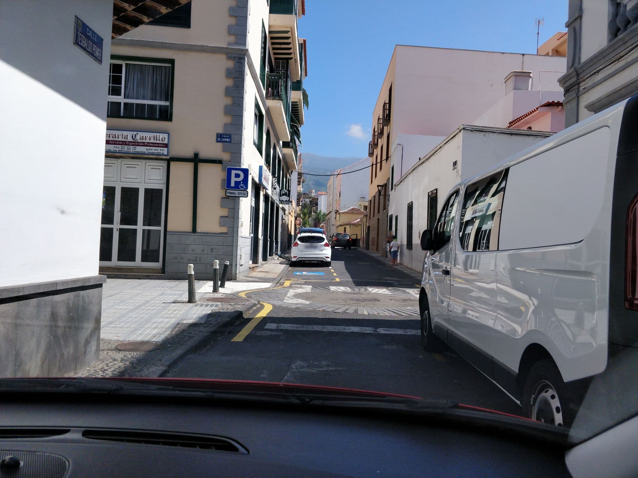 Street view near Puerto Azul, Puerto de la Cruz — © cronoser (CC BY-SA · Mapillary)