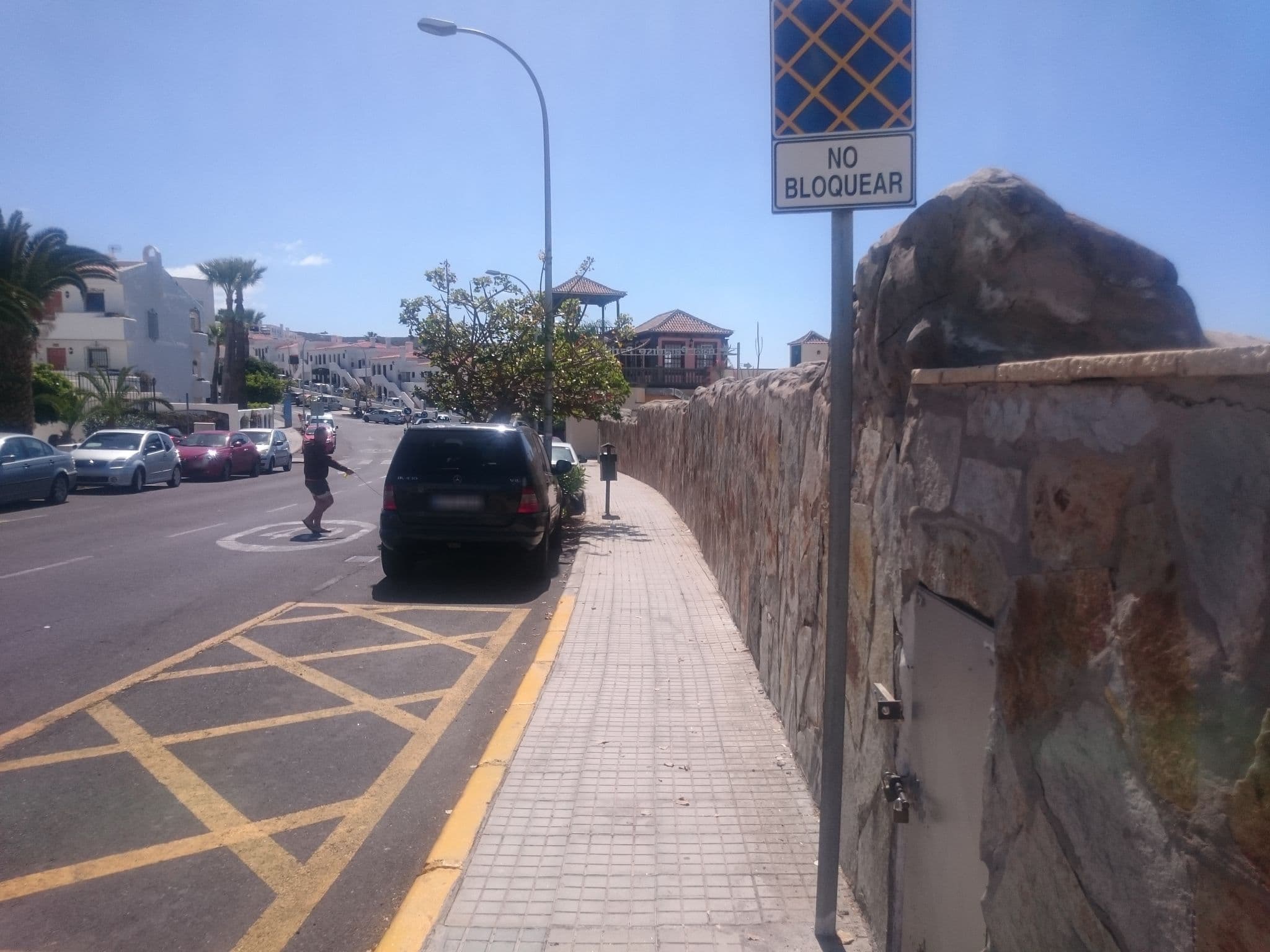 Street view near Chipeque Apartment, Playa de las Américas