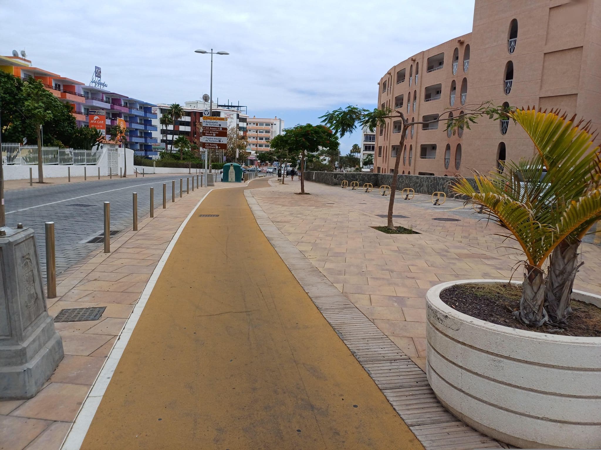 Street view near Apartamentos Tirajana, Playa del Ingles