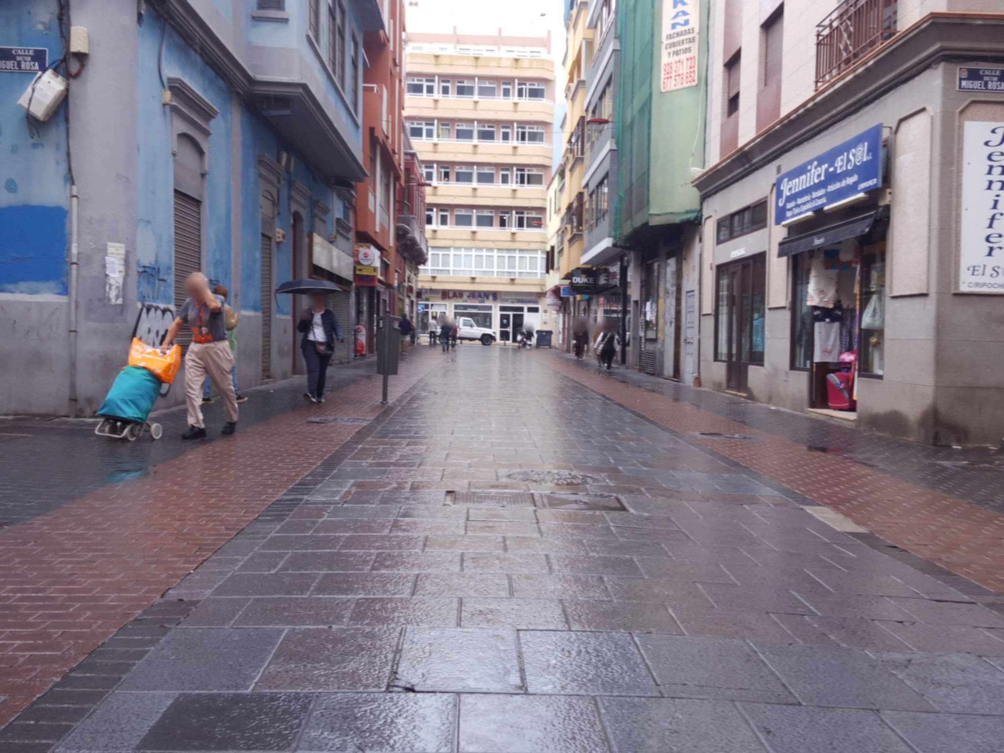 Street view near Hotel Majorica, Centro