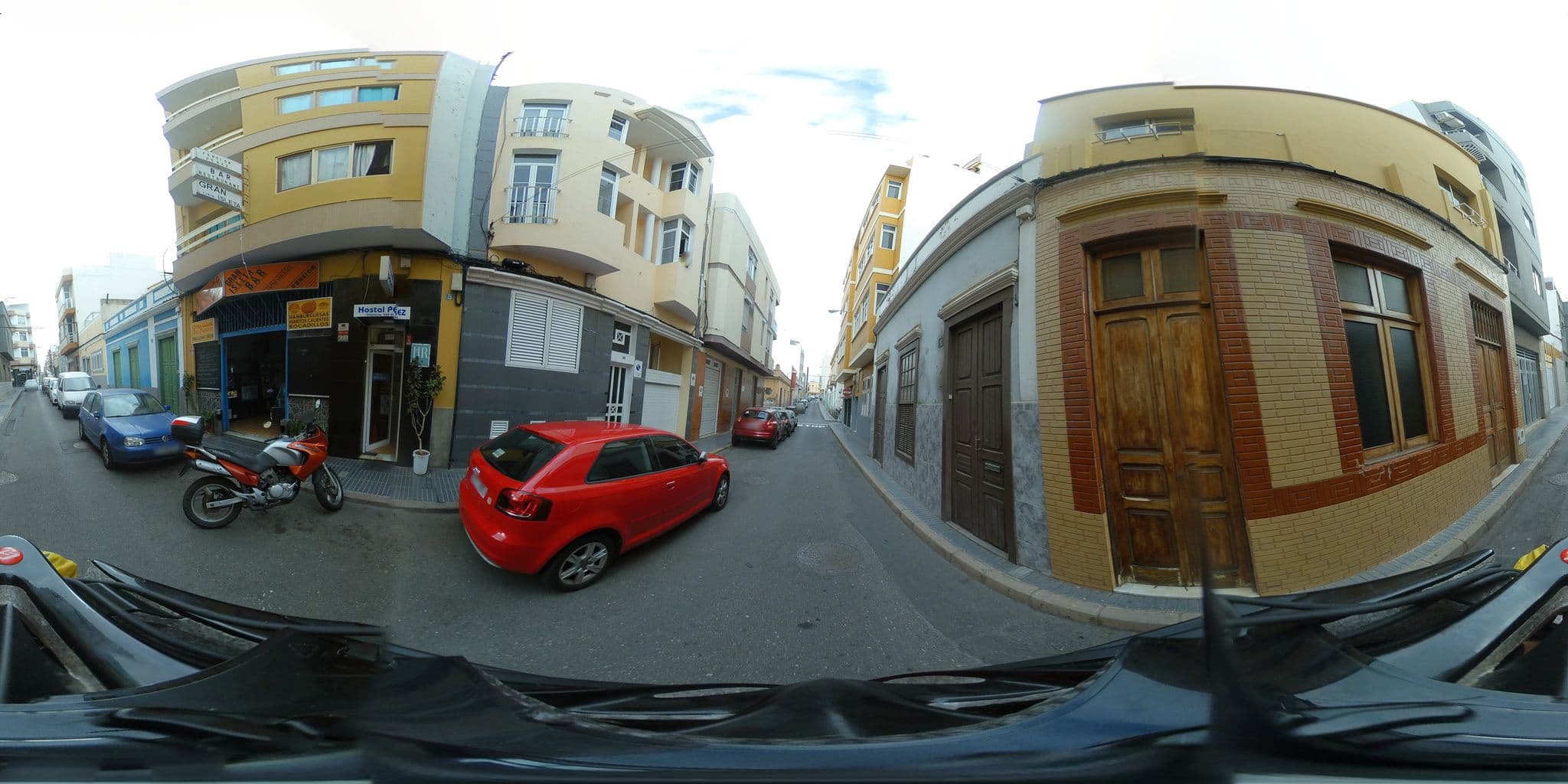 Street view near Pensión Pérez, Centro