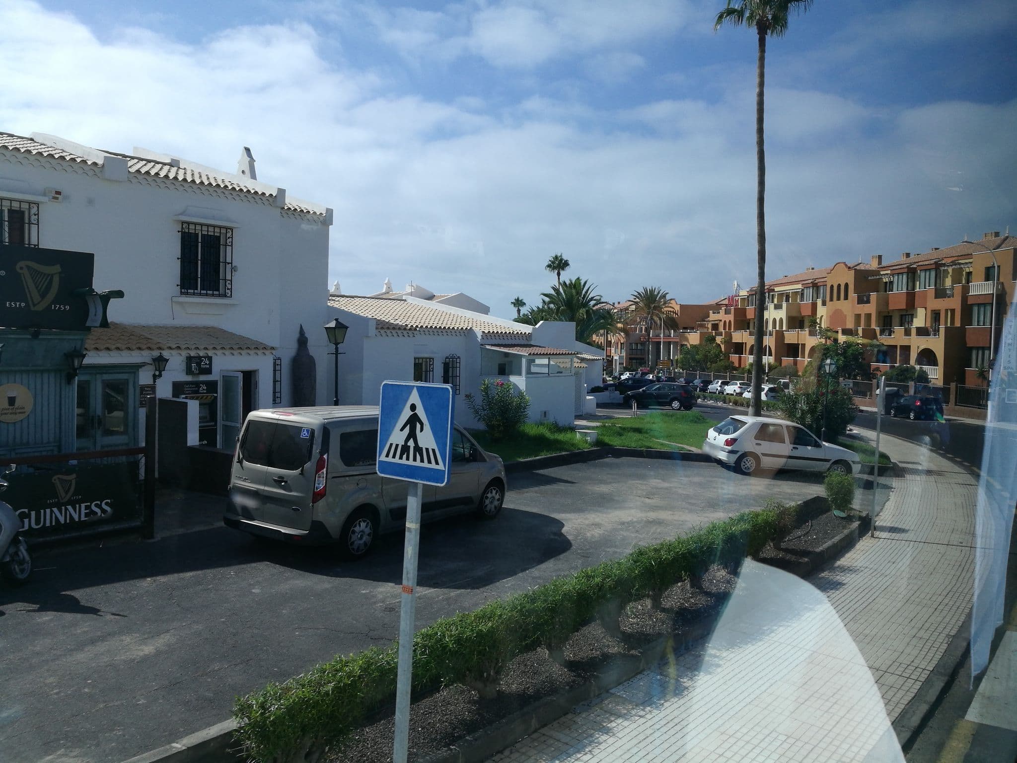 Street view near Las Adelfas, Las Rosas — © rsandu (CC BY-SA · Mapillary)