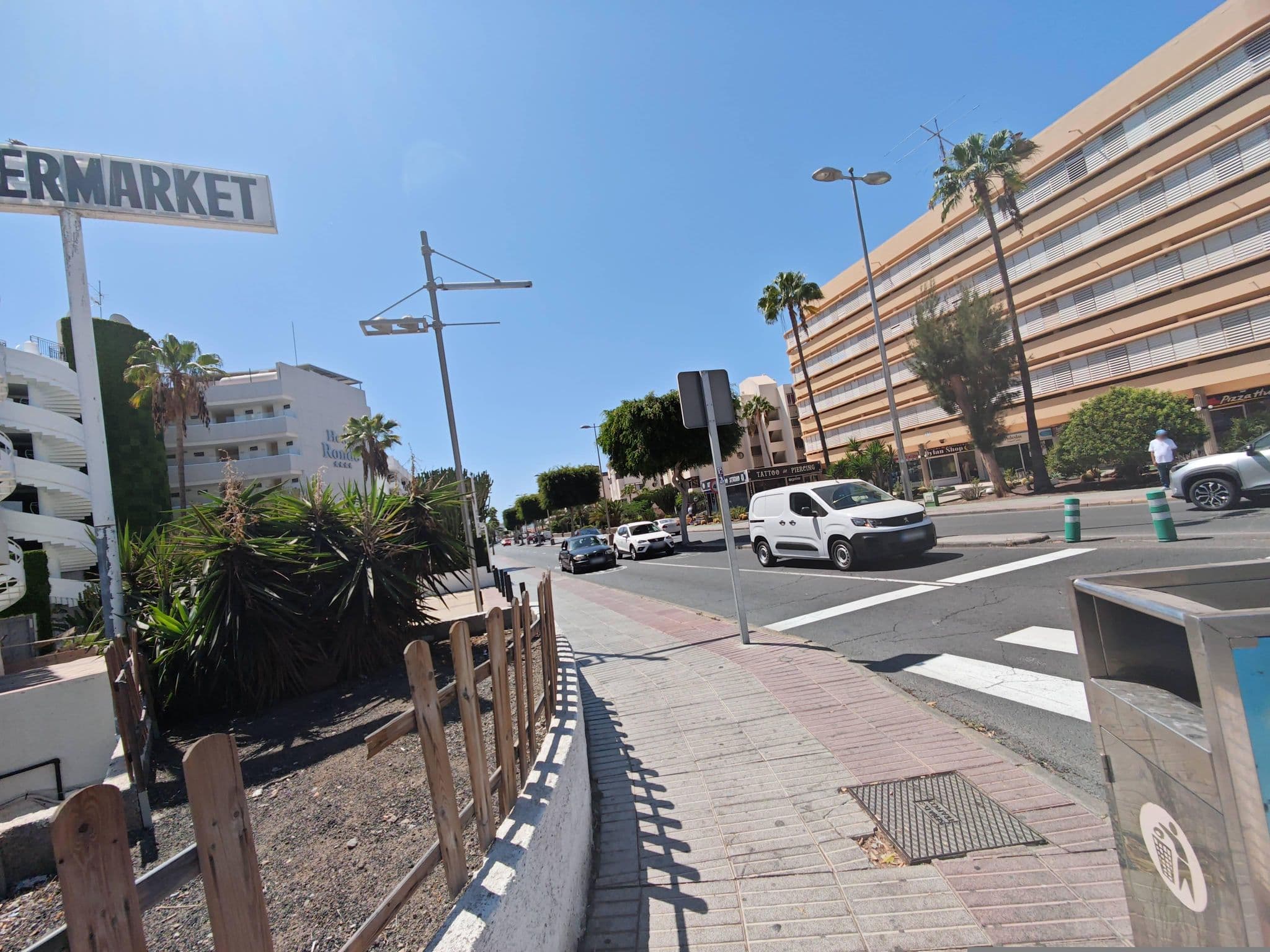 Street view near Aparthotel il Rondo, Playa del Ingles
