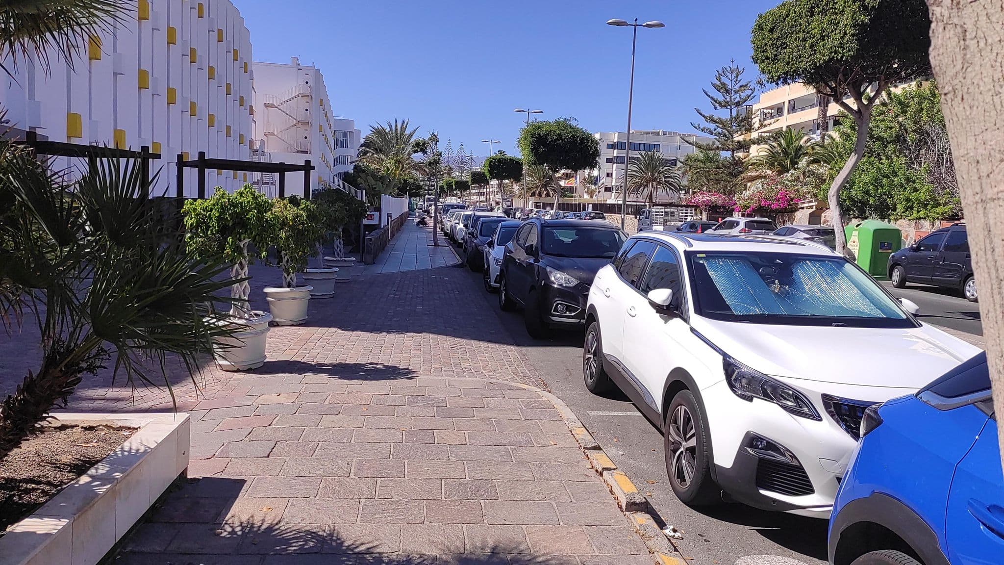 Street view near Abora Catarina by Lopesan Hotels, Playa del Ingles — © qungo (CC BY-SA · Mapillary)