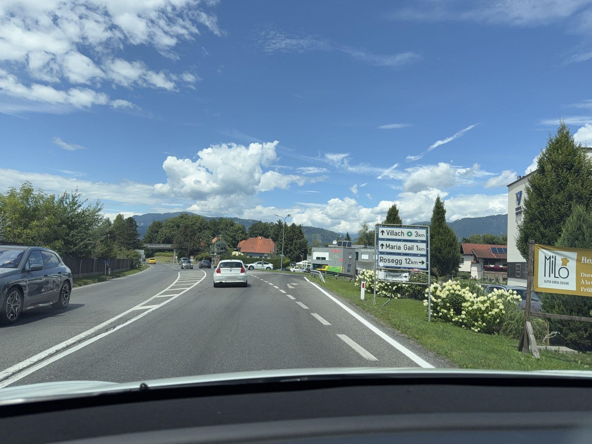 Street view near Hotel Seven, Sankt Magdalen — © ottor (CC BY-SA · Mapillary)