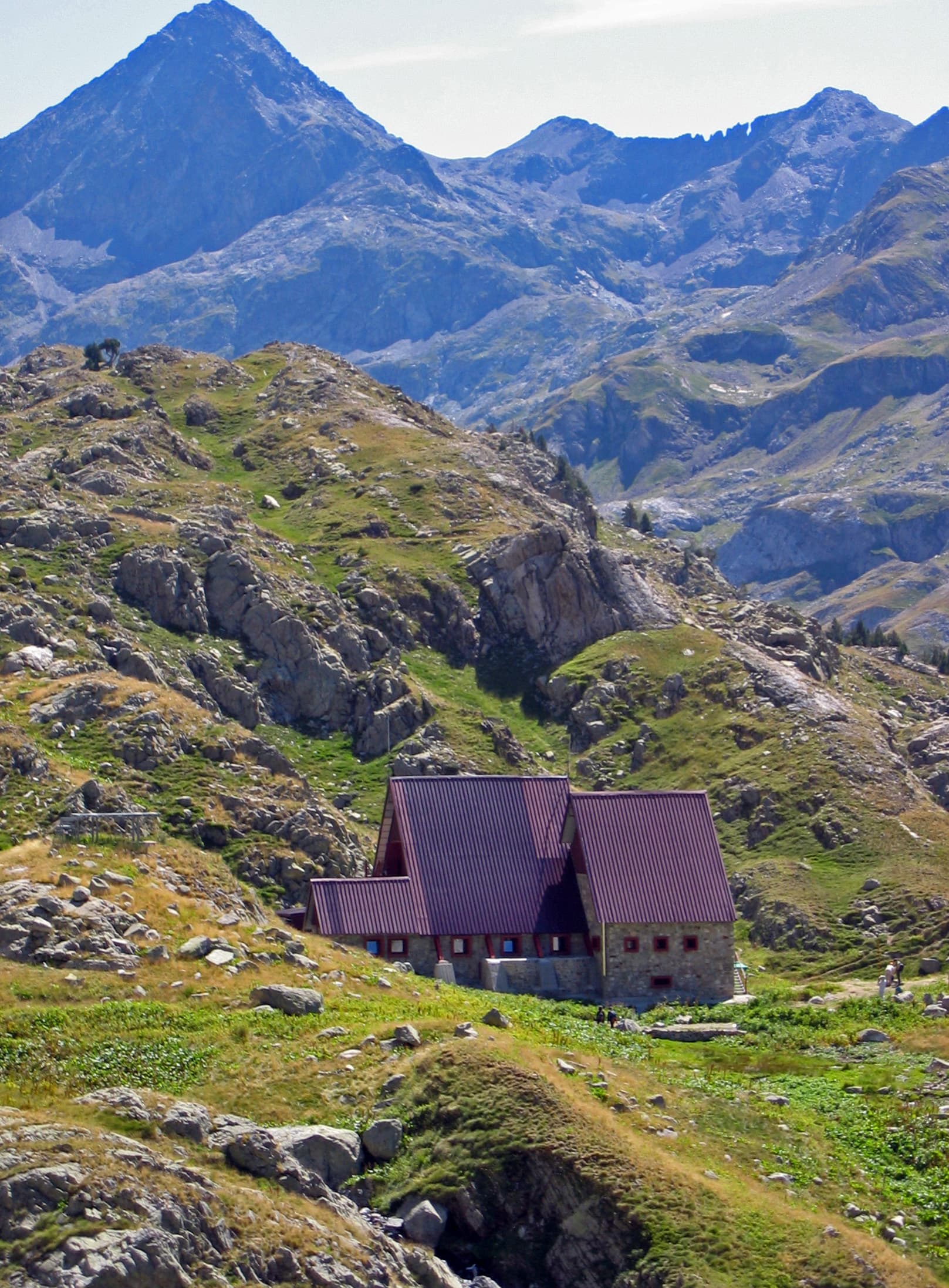 Refugio de Respomuso (via Wikimedia Commons, CC BY-SA 4.0)