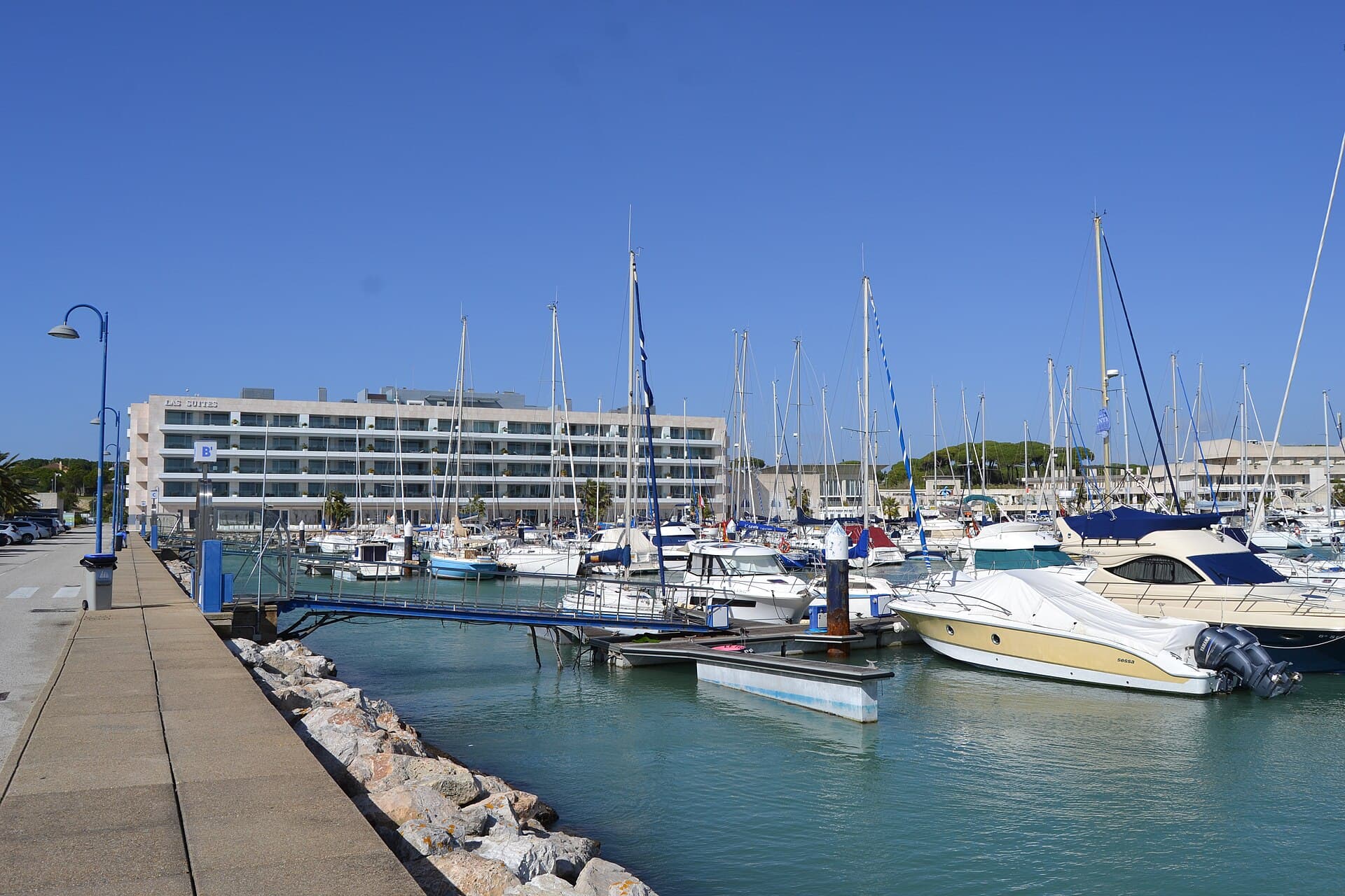 Puerto Sherry (via Wikimedia Commons, CC BY-SA 2.0)