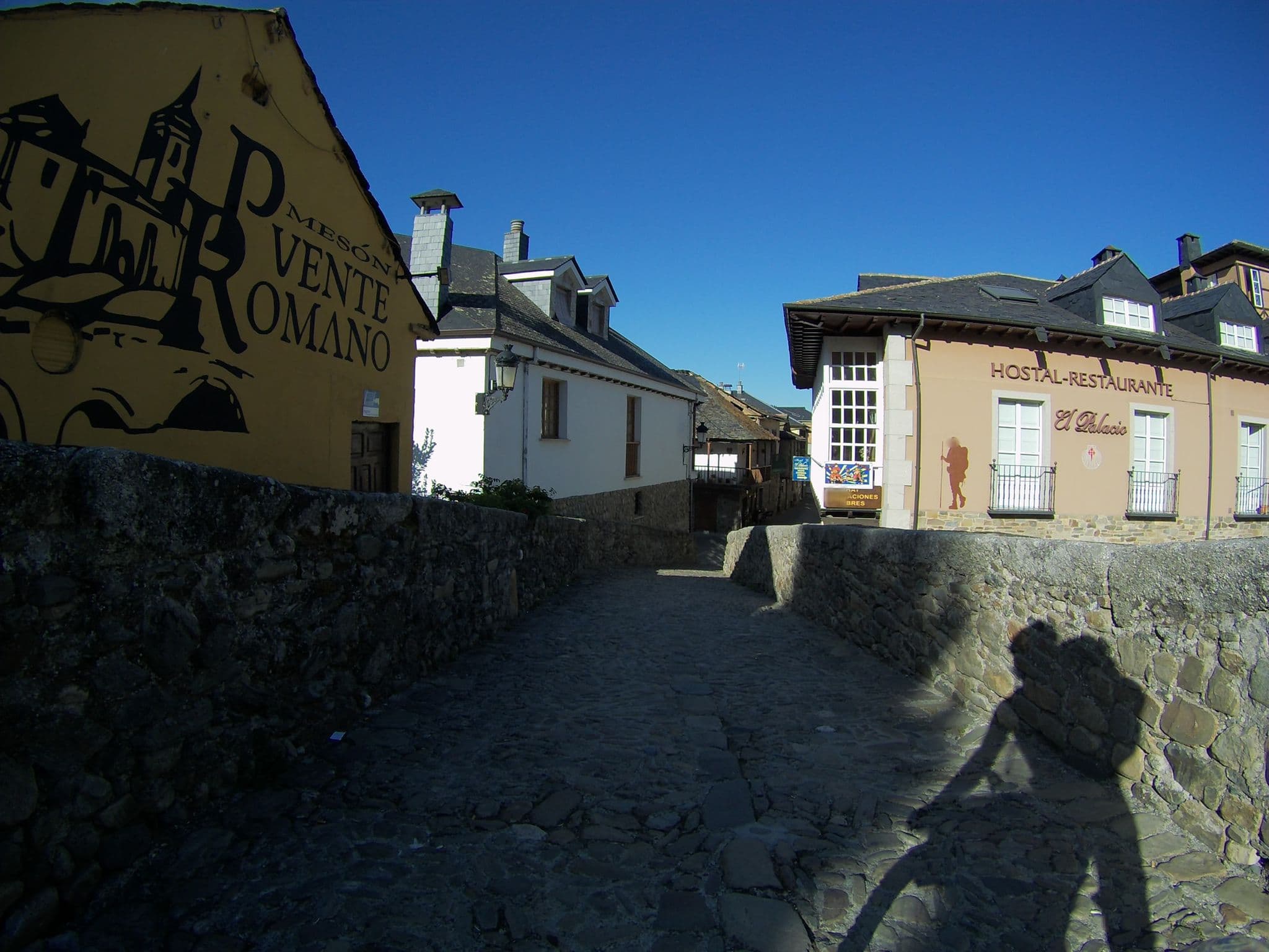 Street view near Hostal El Palacio, Castropodame — © camperxr (CC BY-SA · Mapillary)