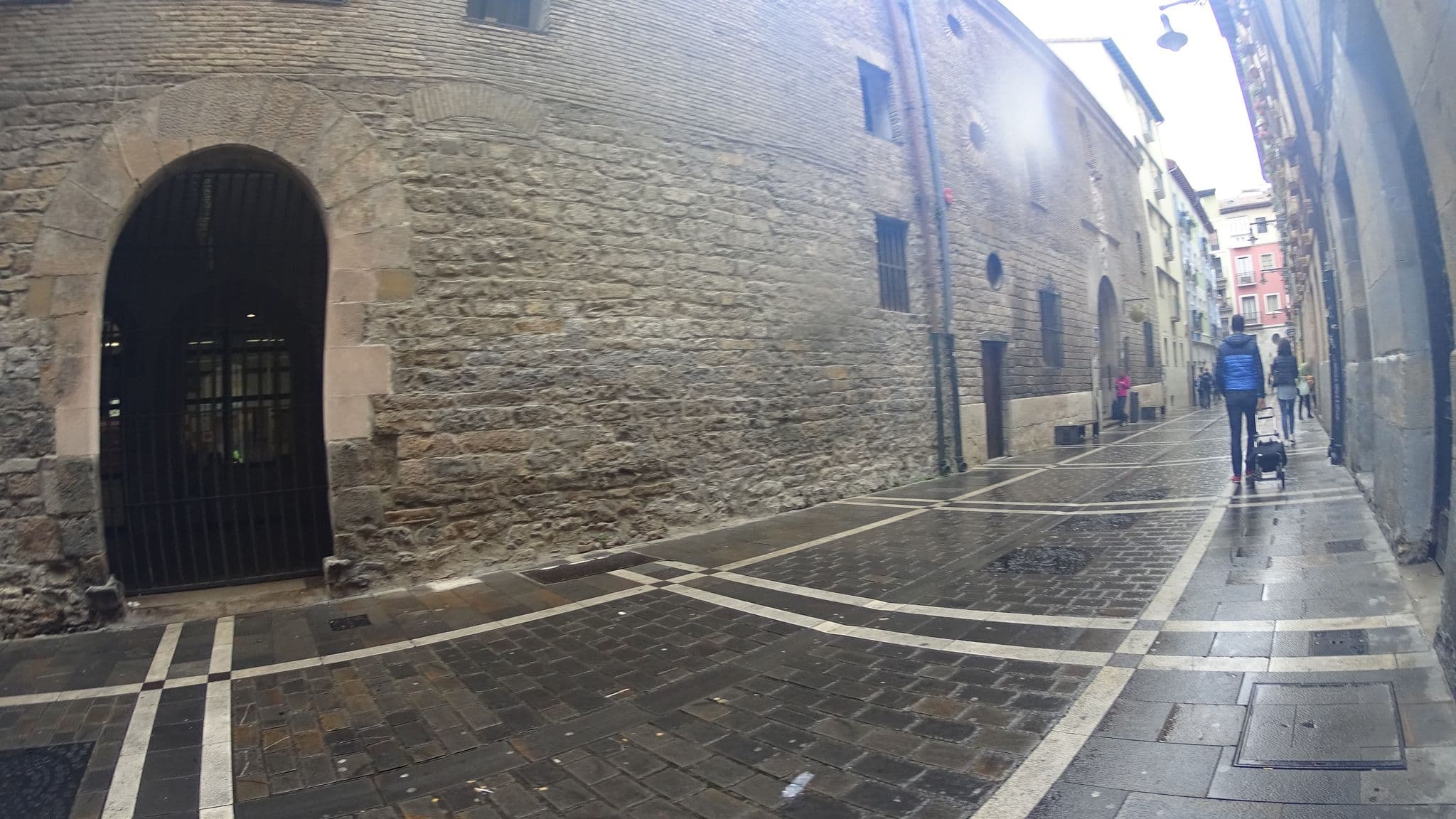 Street view near Albergue de Jesús y María, Pamplona — © robertogeb (CC BY-SA · Mapillary)