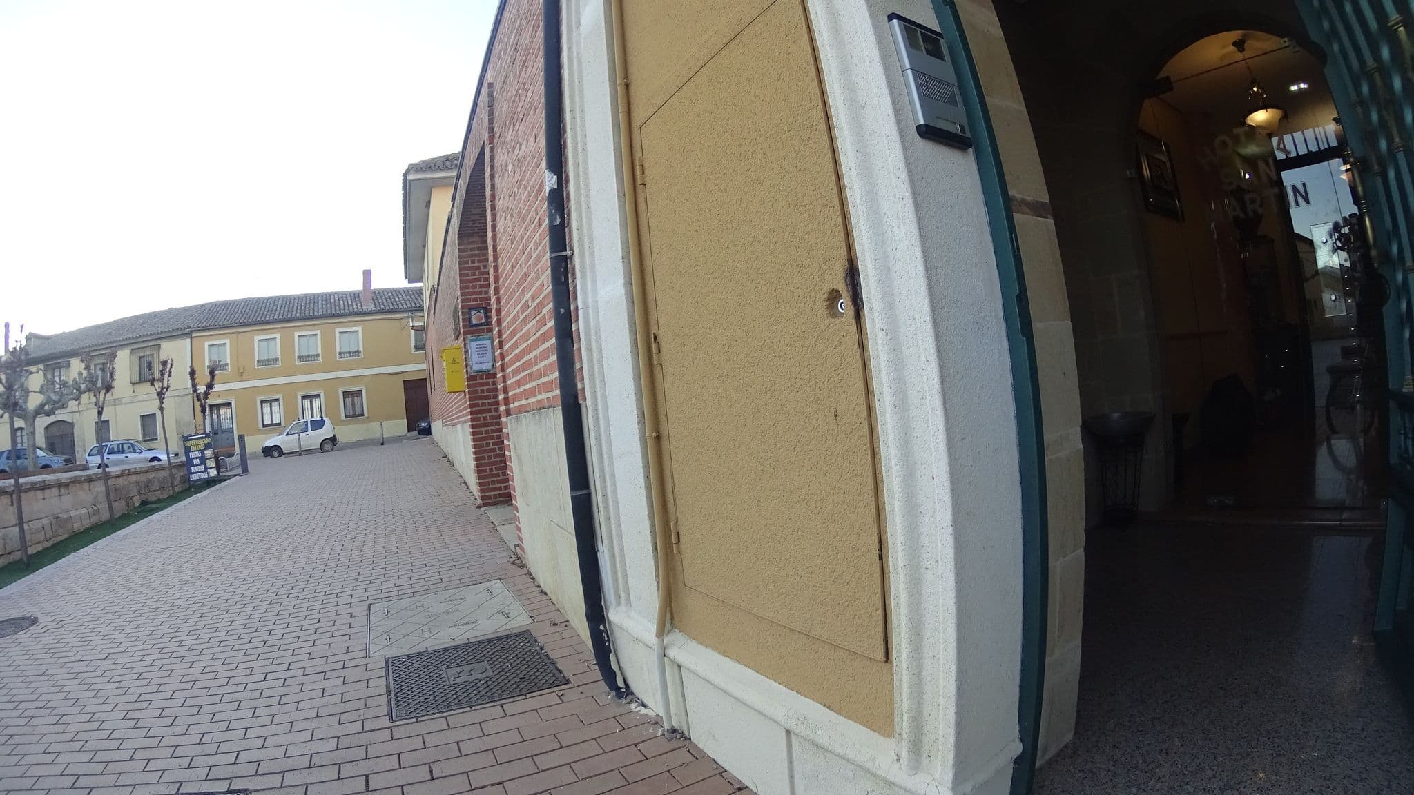 Street view near Albergue Municipal de Frómista, Astudillo — © robertogeb (CC BY-SA · Mapillary)