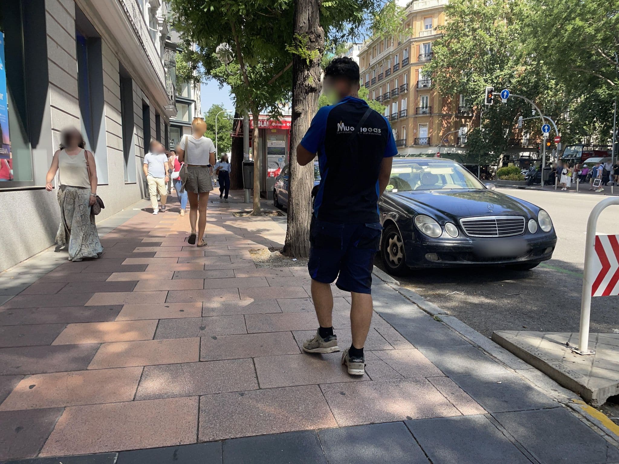 Street view near Hotel Adler, Recoletos — © seraq (CC BY-SA · Mapillary)
