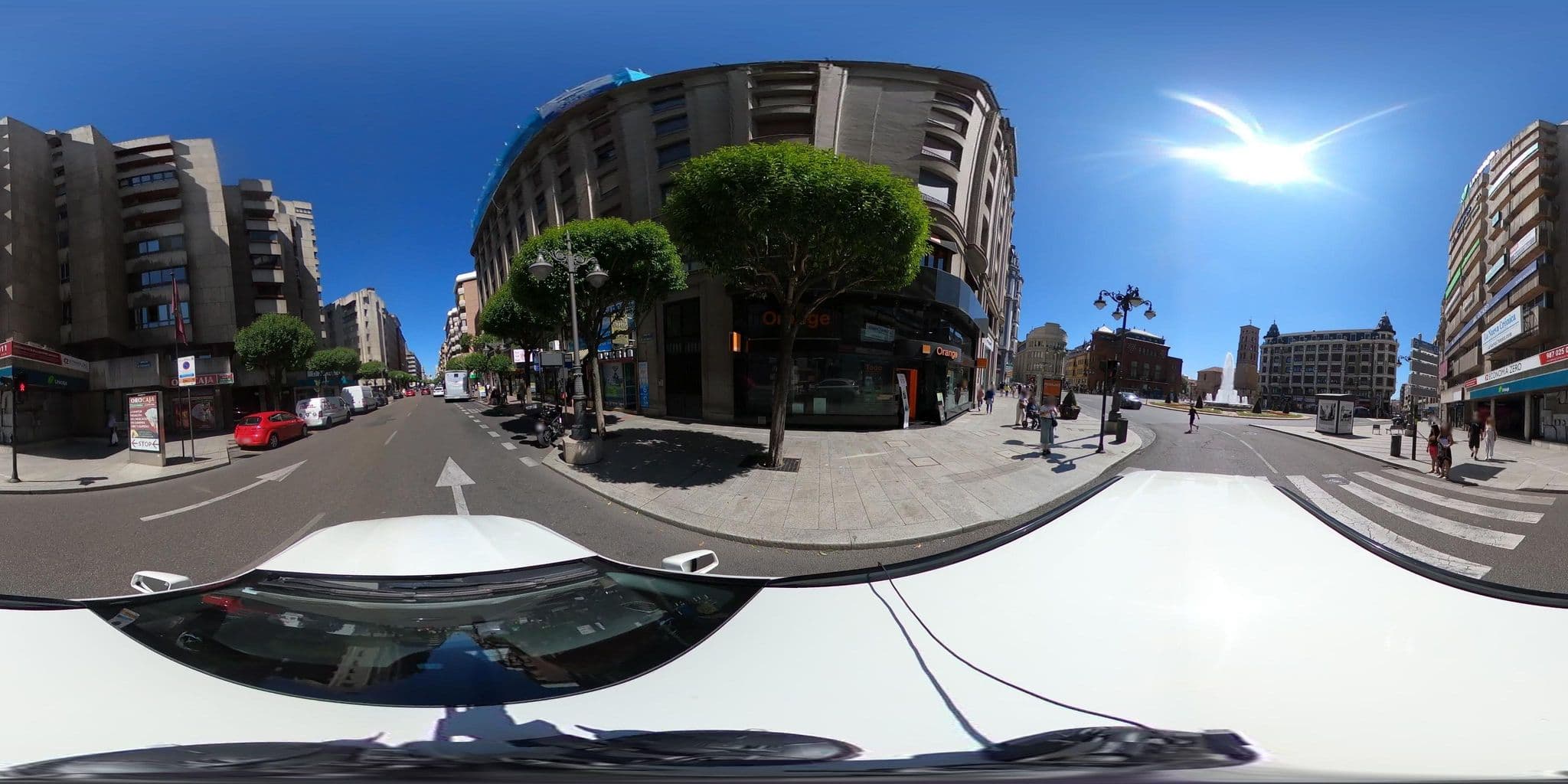 Street view near Occidental León Alfonso V, León — © sanjorgepinho (CC BY-SA · Mapillary)