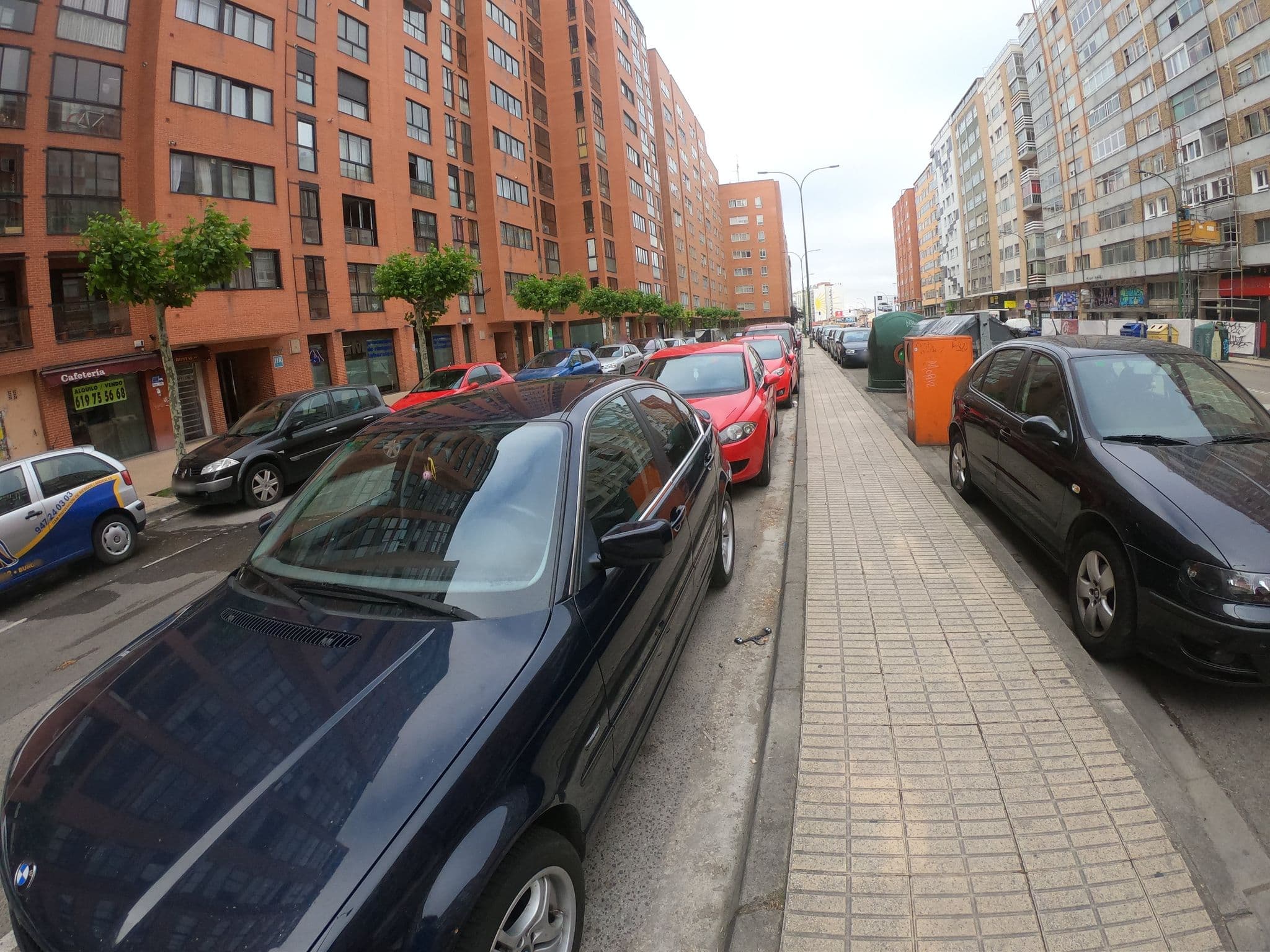 Street view near Hostal Arlanzón, Gamonal — © sanchi (CC BY-SA · Mapillary)
