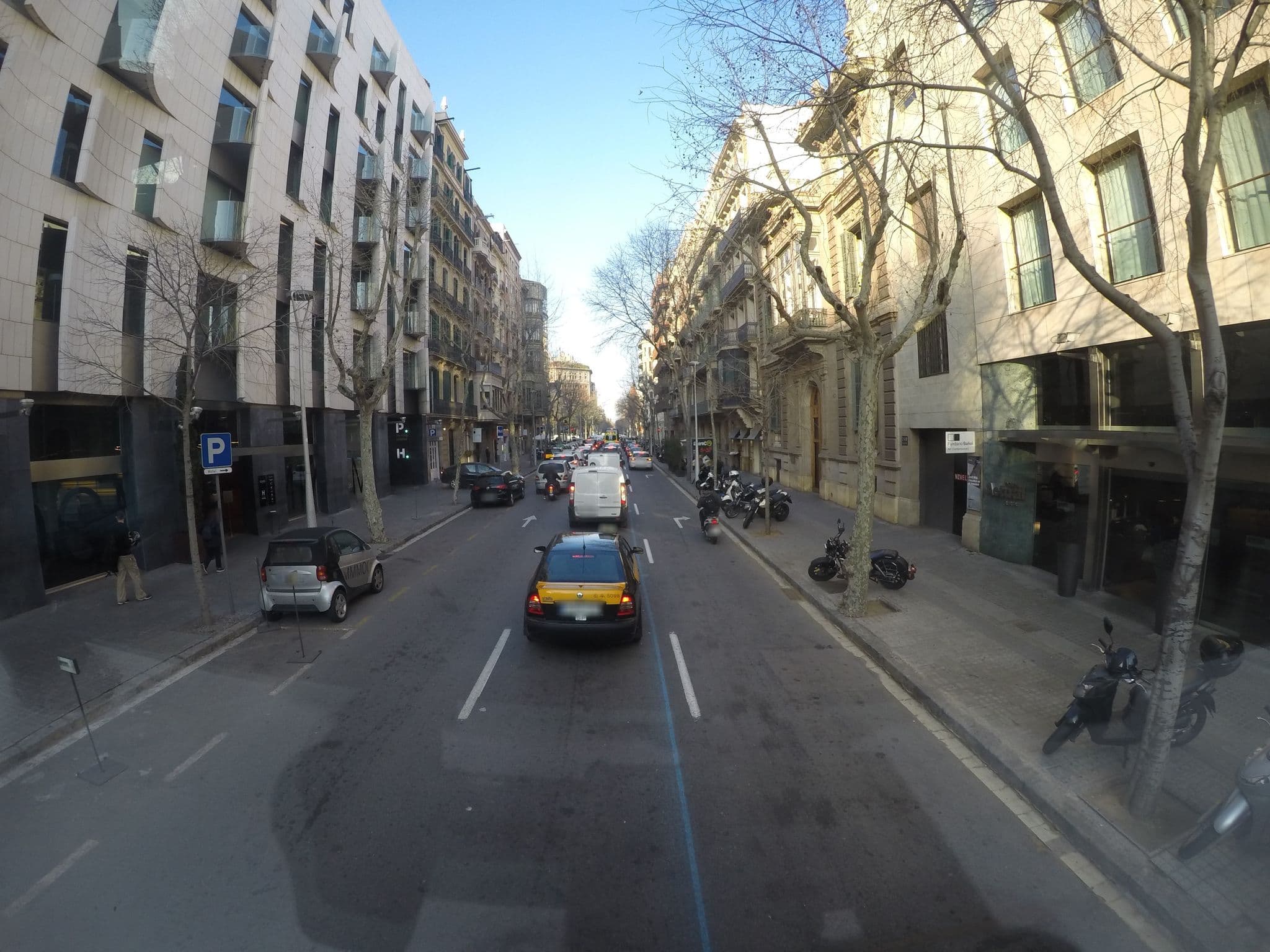 Street view near Hotel Sir Victor, Dreta de l'Eixample — © ccossio (CC BY-SA · Mapillary)
