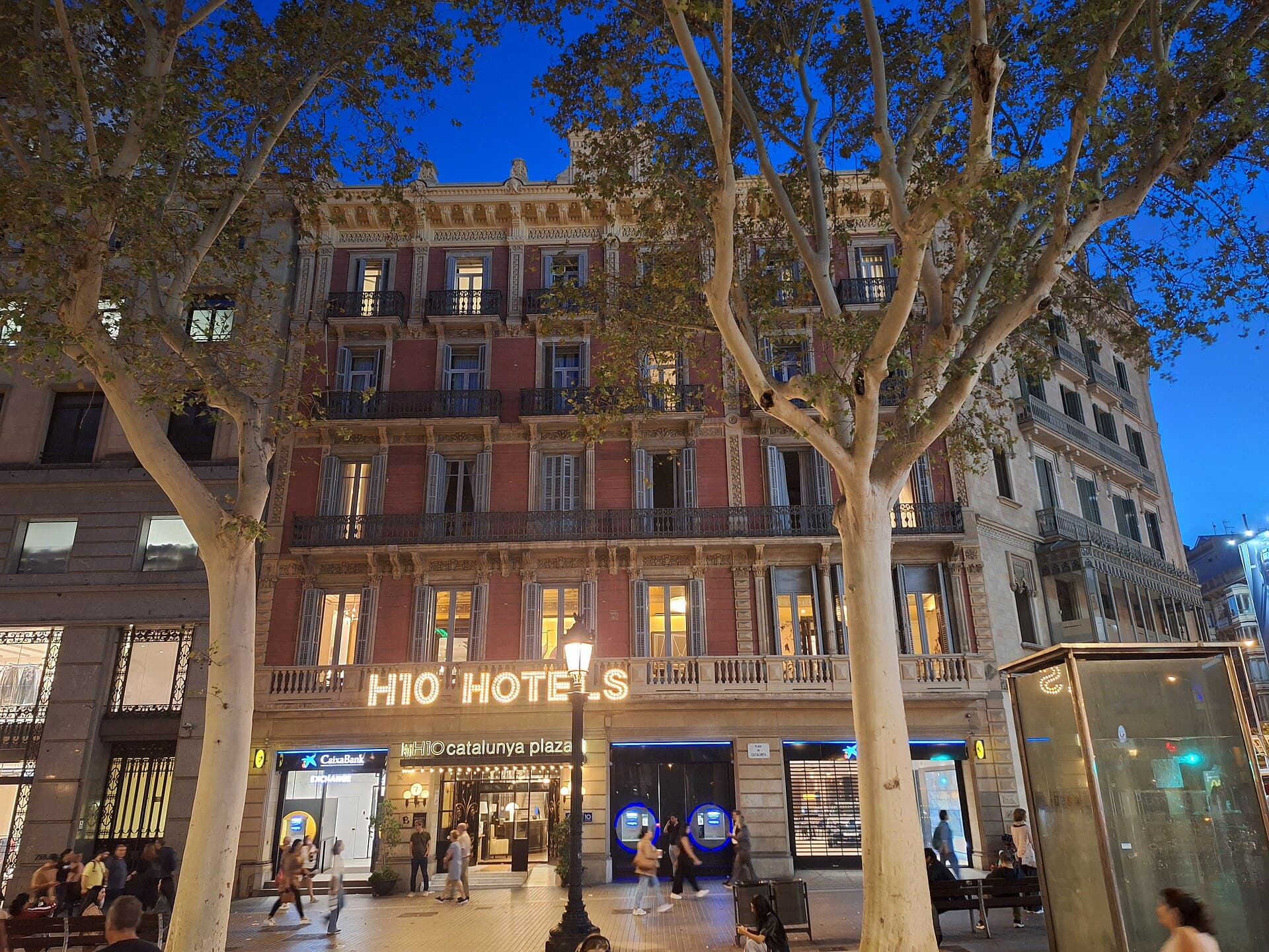 H10 Catalunya Plaza (via Wikimedia Commons, CC BY-SA 3.0)