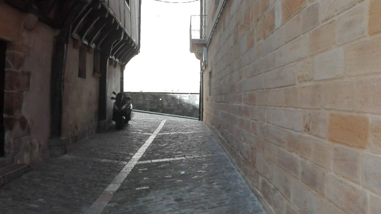 Street view near San Nikolas hotela, Hondarribia — © regisv (CC BY-SA · Mapillary)