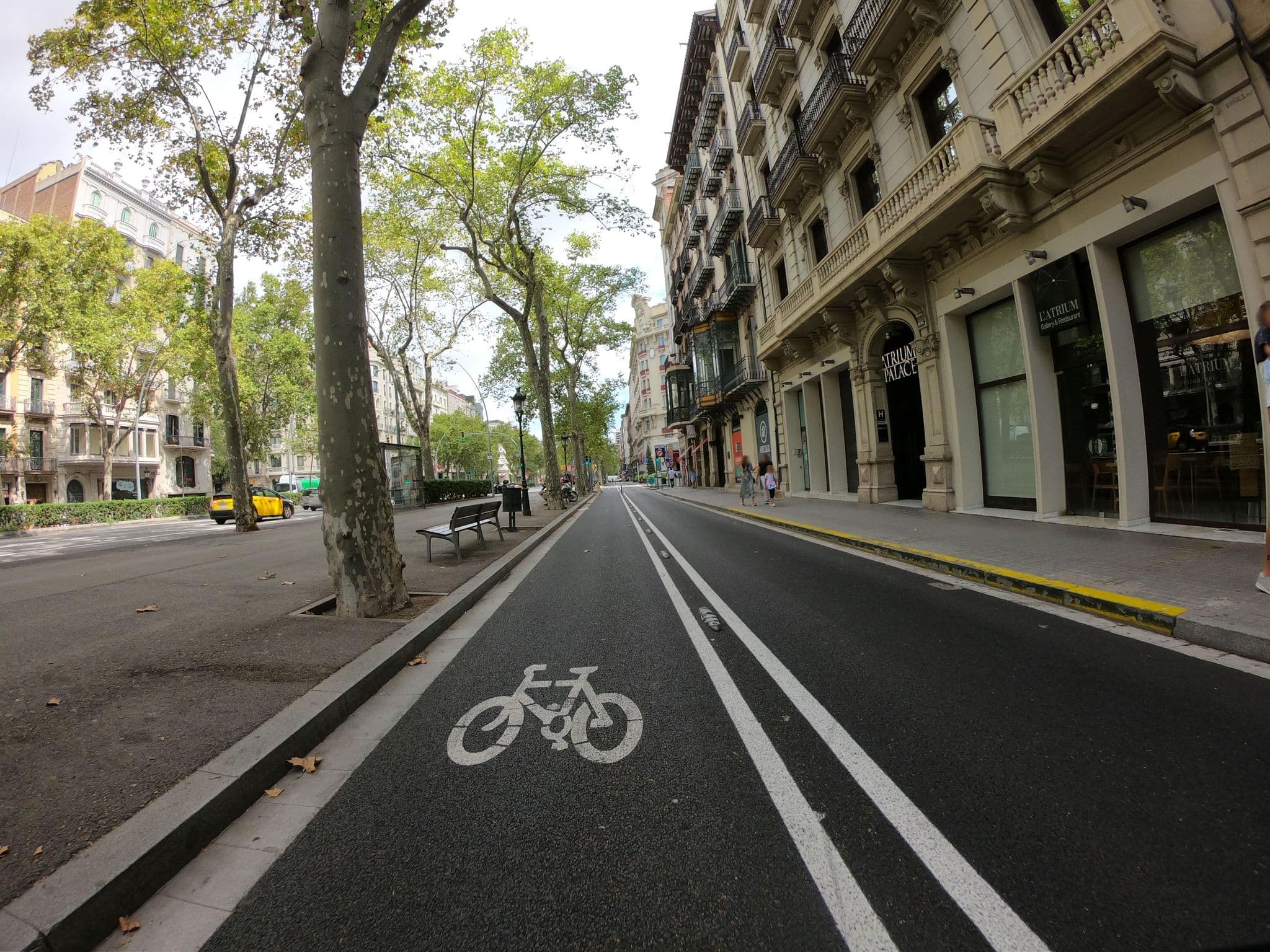 Street view near Atrium Palace, Dreta de l'Eixample — © rubencarbonero (CC BY-SA · Mapillary)