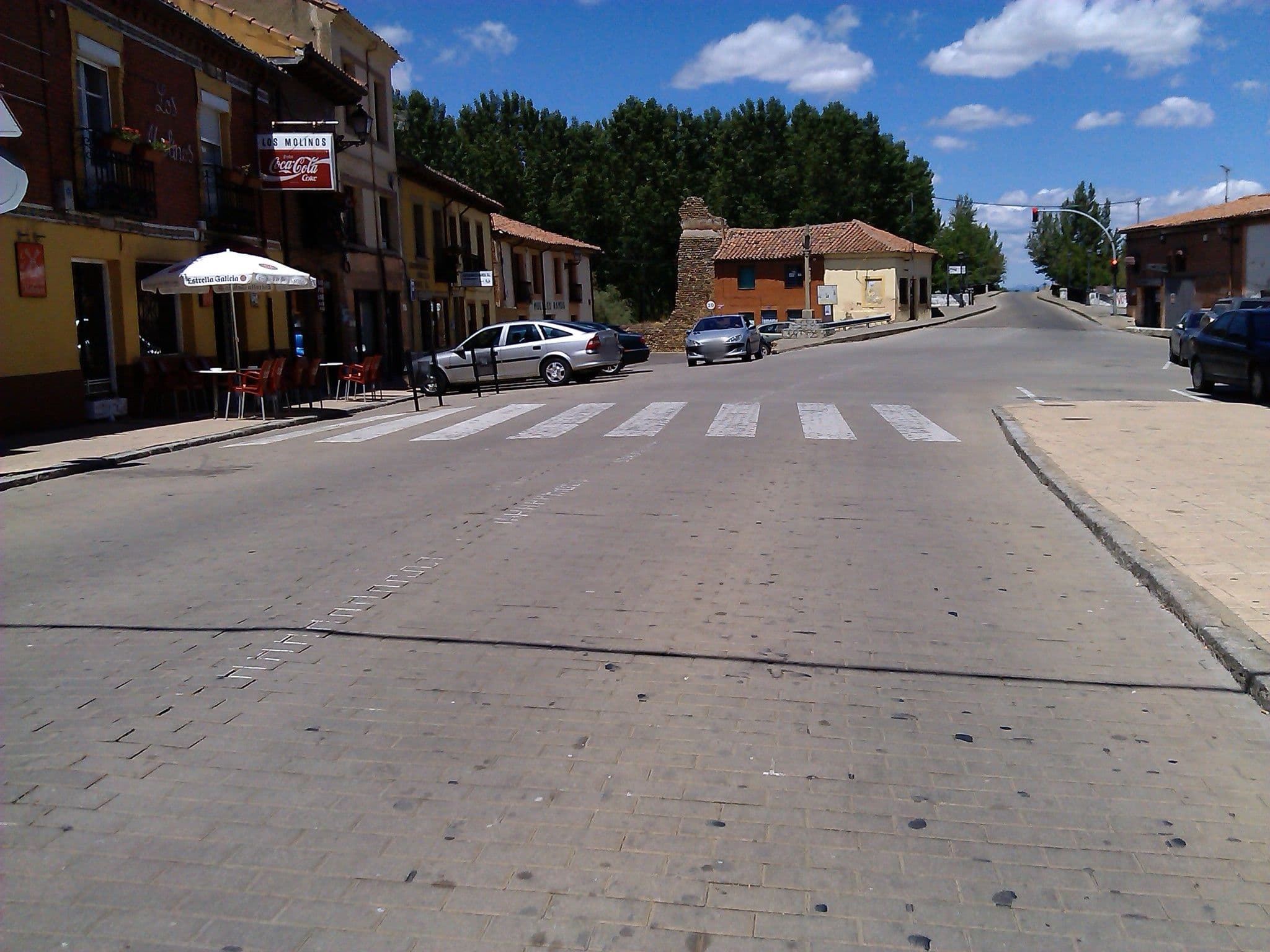 Street view near Las Delicias, Mansilla de las Mulas — © changchun1 (CC BY-SA · Mapillary)