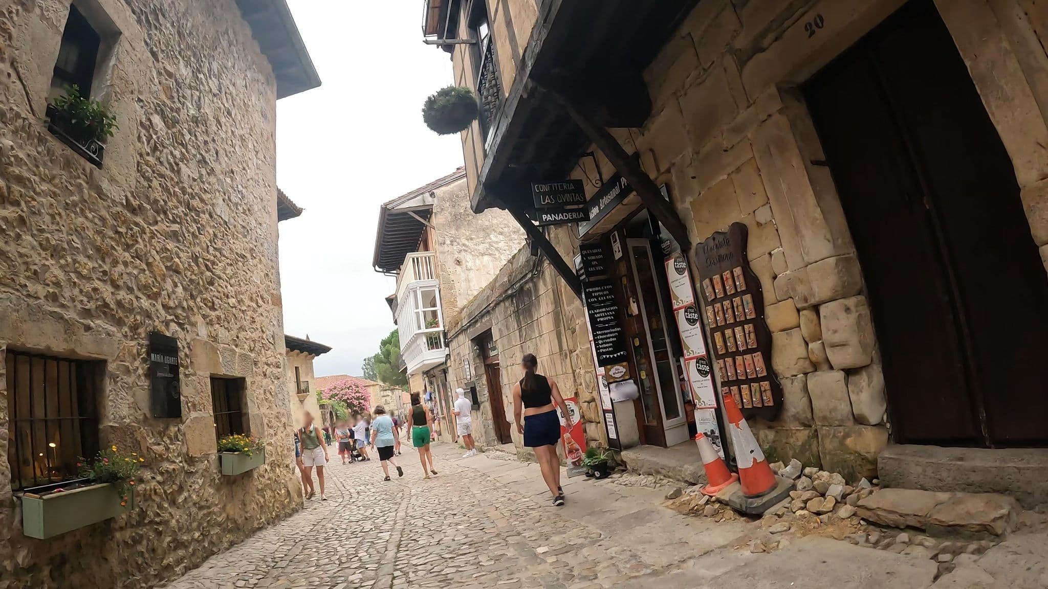 Street view near Casona Solar de Hidalgos, Santillana — © vinisa (CC BY-SA · Mapillary)