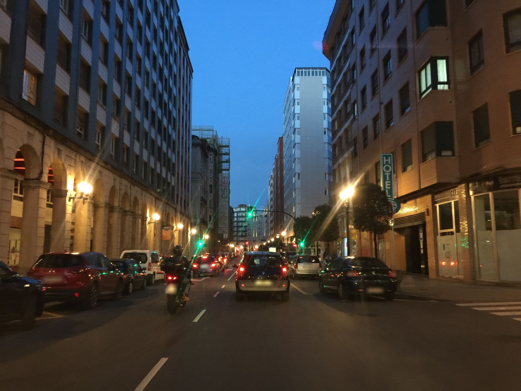 Street view near Playa de Poniente, Gijón — © ptmap (CC BY-SA · Mapillary)