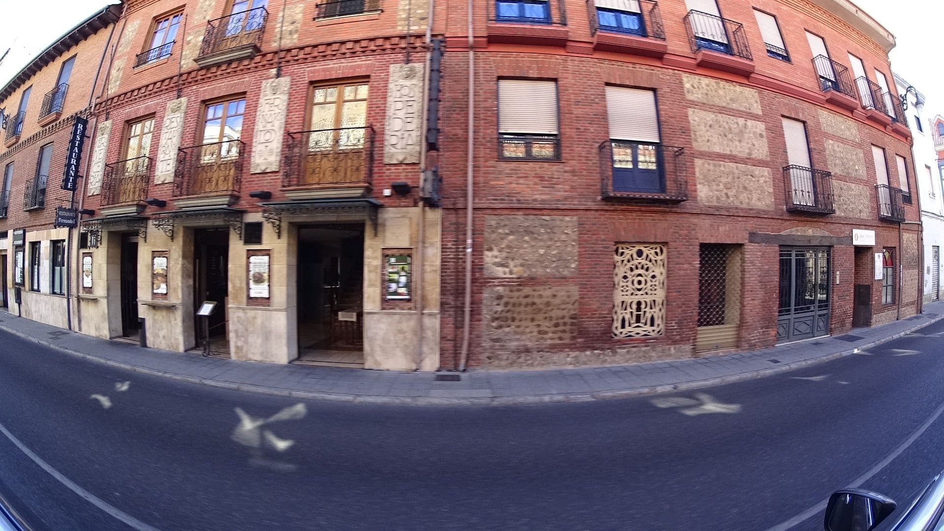 Street view near Hospedería Fernando I, León — © acerrillo (CC BY-SA · Mapillary)