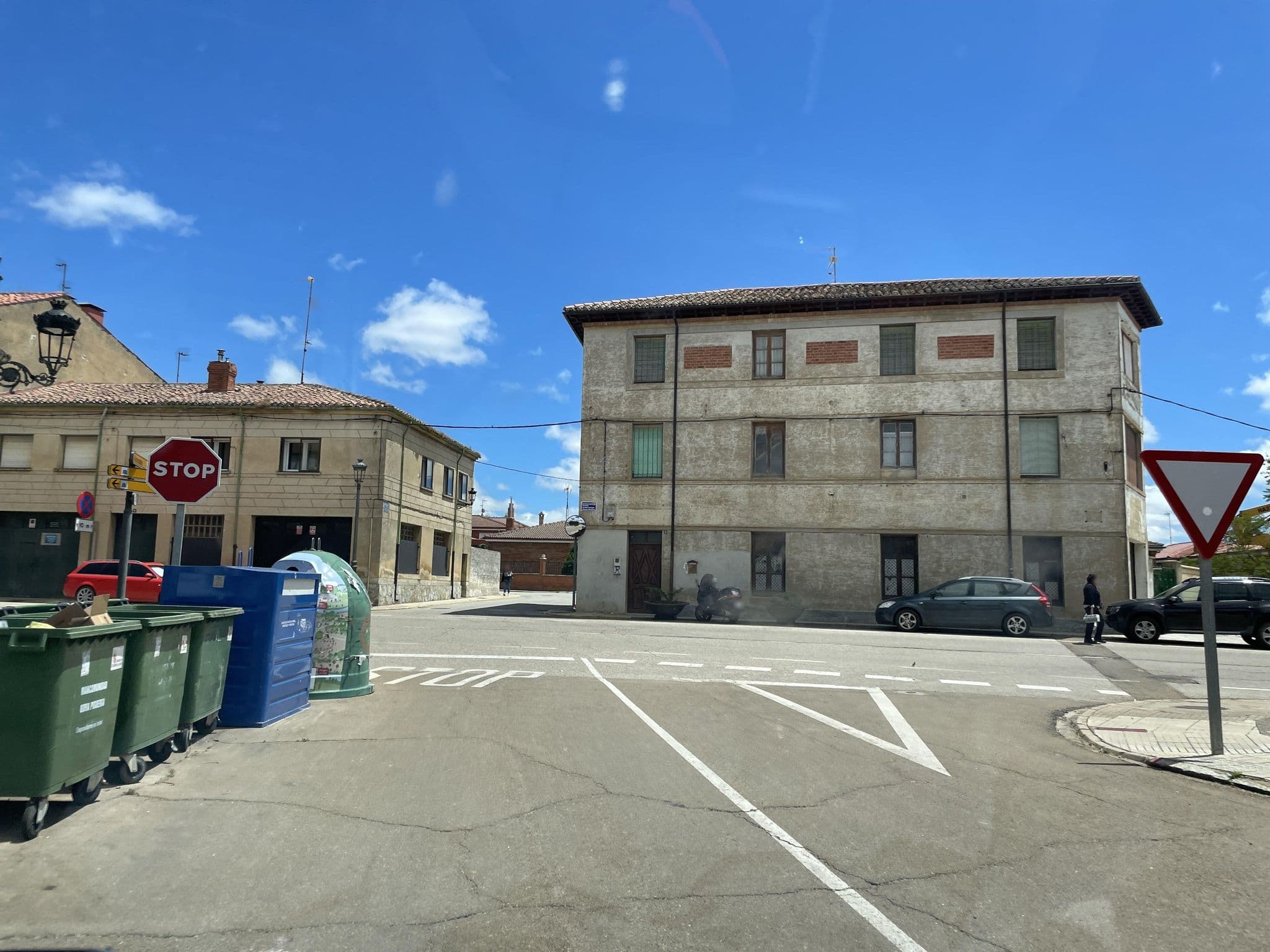 Street view near Leo, Melgar de Fernamental — © seraq (CC BY-SA · Mapillary)
