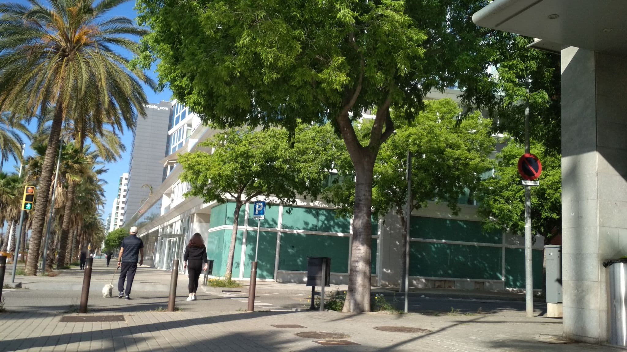 Street view near Front Maritim, Diagonal Mar — © toniserra (CC BY-SA · Mapillary)