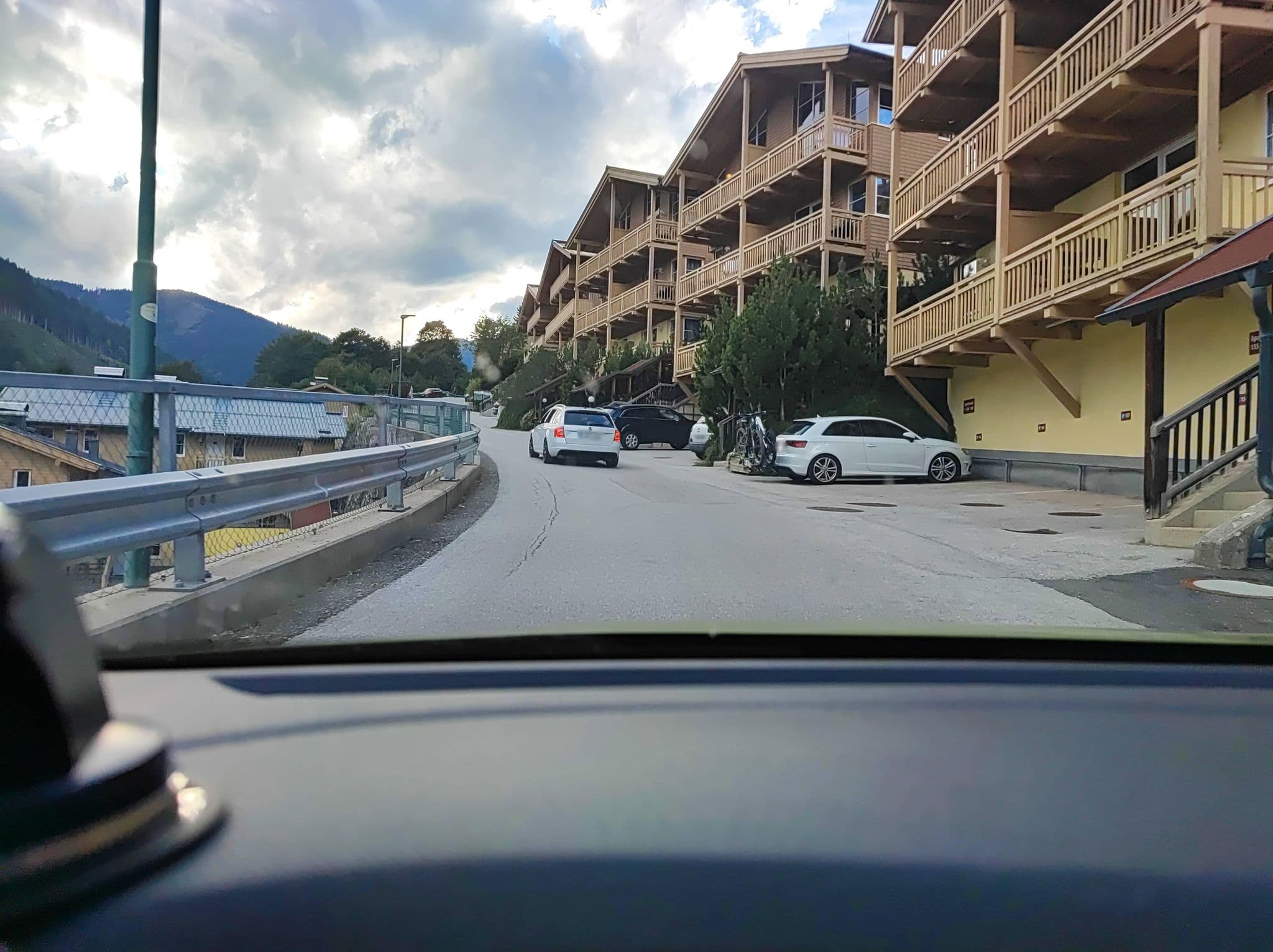 Street view near AlpenParks Apartment & Ferienresort Rehrenberg Viehhofen, Maishofen — © DietAugustin (CC BY-SA · Mapillary)
