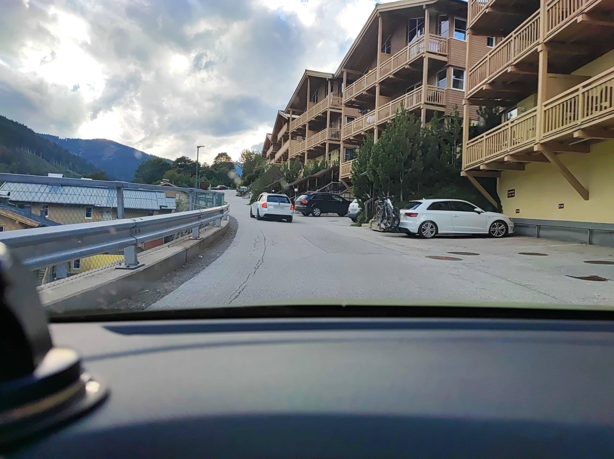 Street view near AlpenParks Apartment & Ferienresort Rehrenberg Viehhofen, Maishofen — © DietAugustin (CC BY-SA · Mapillary)