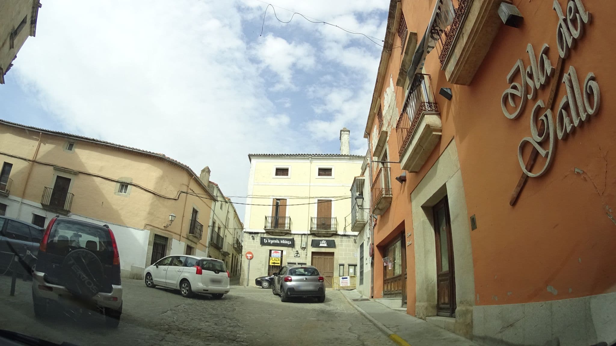 Street view near Isla del Gallo, Trujillo — © robertogeb (CC BY-SA · Mapillary)