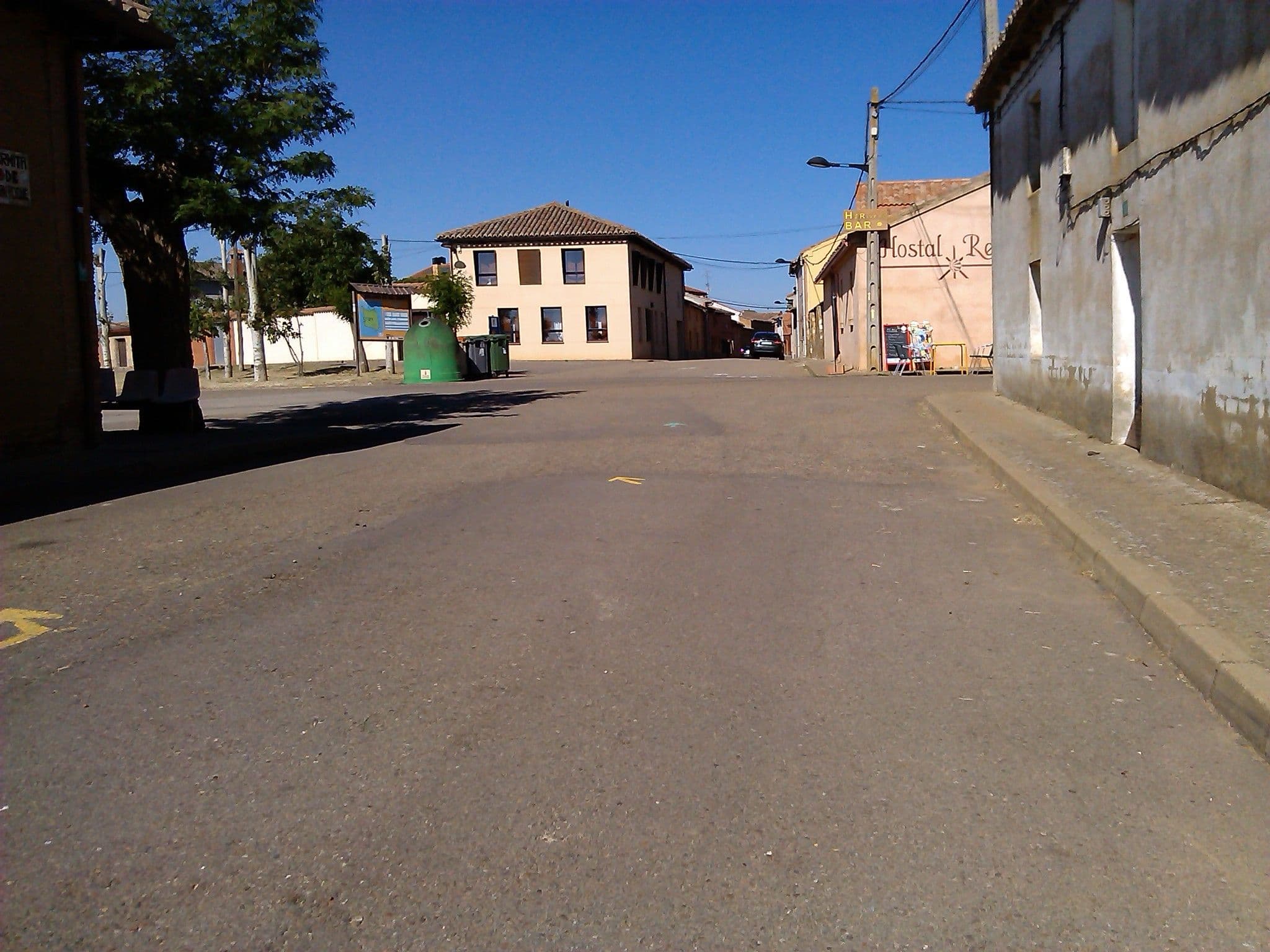 Street view near Hostal-Restaurante Rivero, Sahagún — © changchun1 (CC BY-SA · Mapillary)